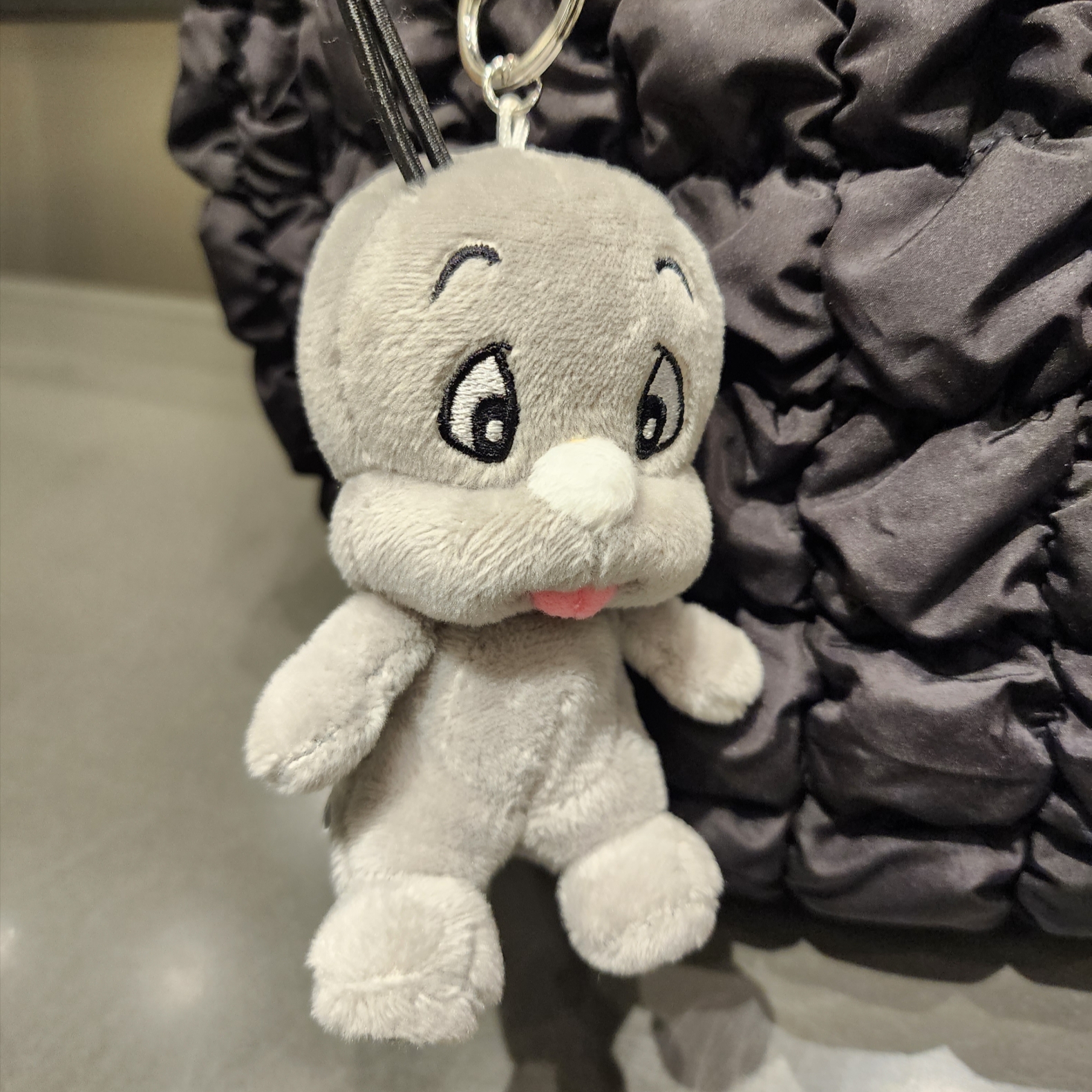 Darkr8m Studio x Dooly Dooly Keyring Ash, COS Quilted Mini Bag Black 착용 스타일 - 1