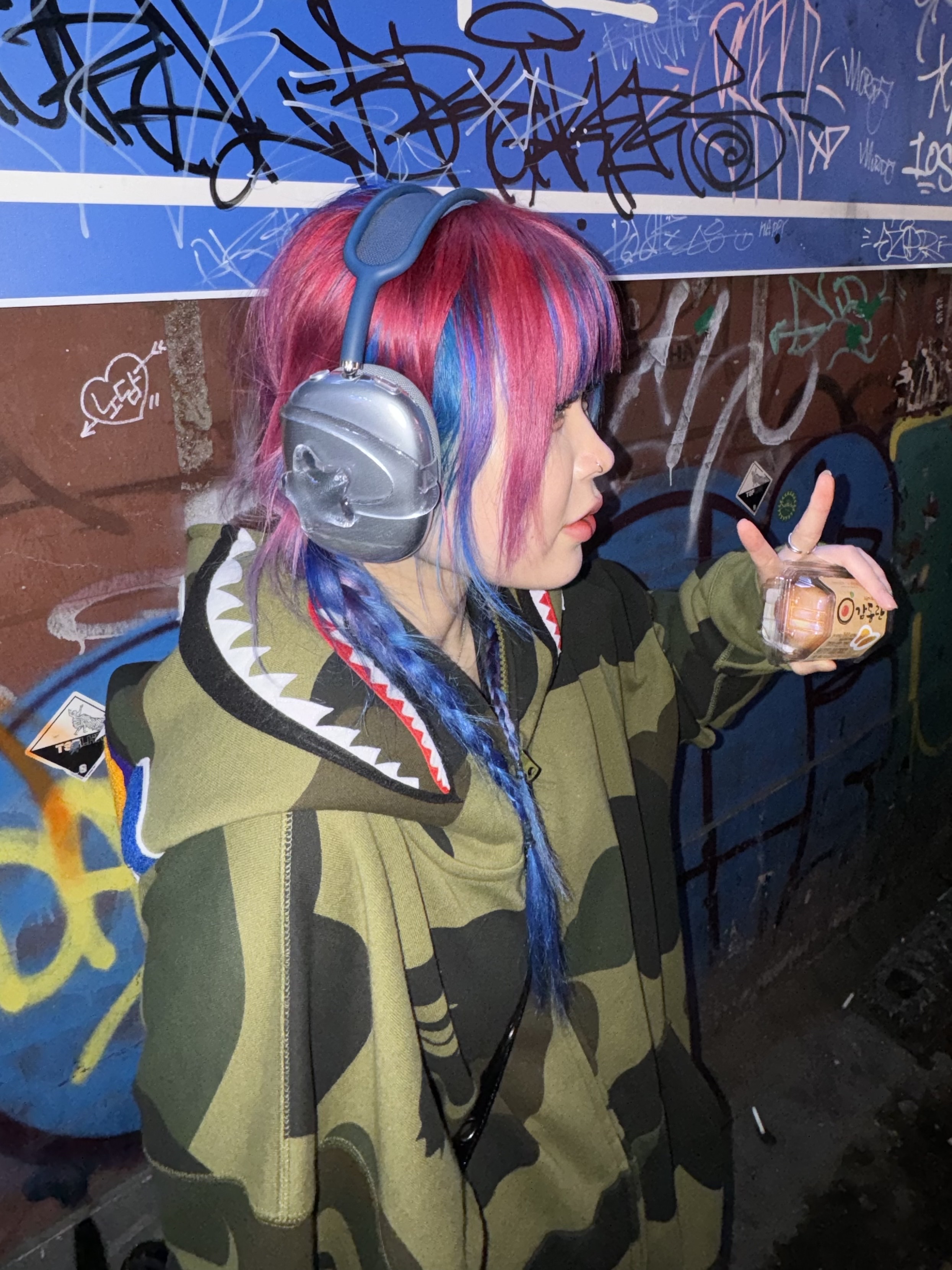 Test Artifact Era Max 003 Clear, Apple AirPods Max Lightning Silver (Korean Ver.) 착용 스타일 - 6