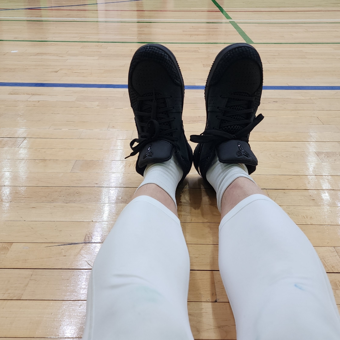Nike Kobe 4 Protro Black University Gold 착용 스타일