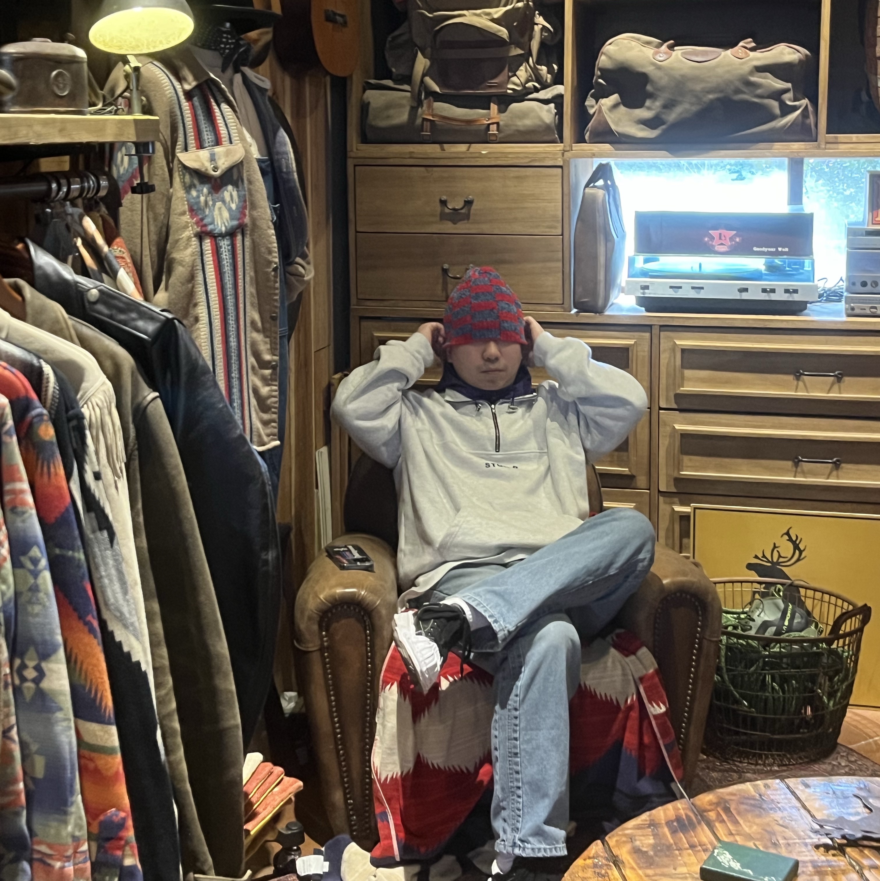 Stussy Crochet Checkered Beanie Red, Maison Mihara Yasuhiro Blakey OG Sole Leather Low-top Sneakers Black 착용 스타일