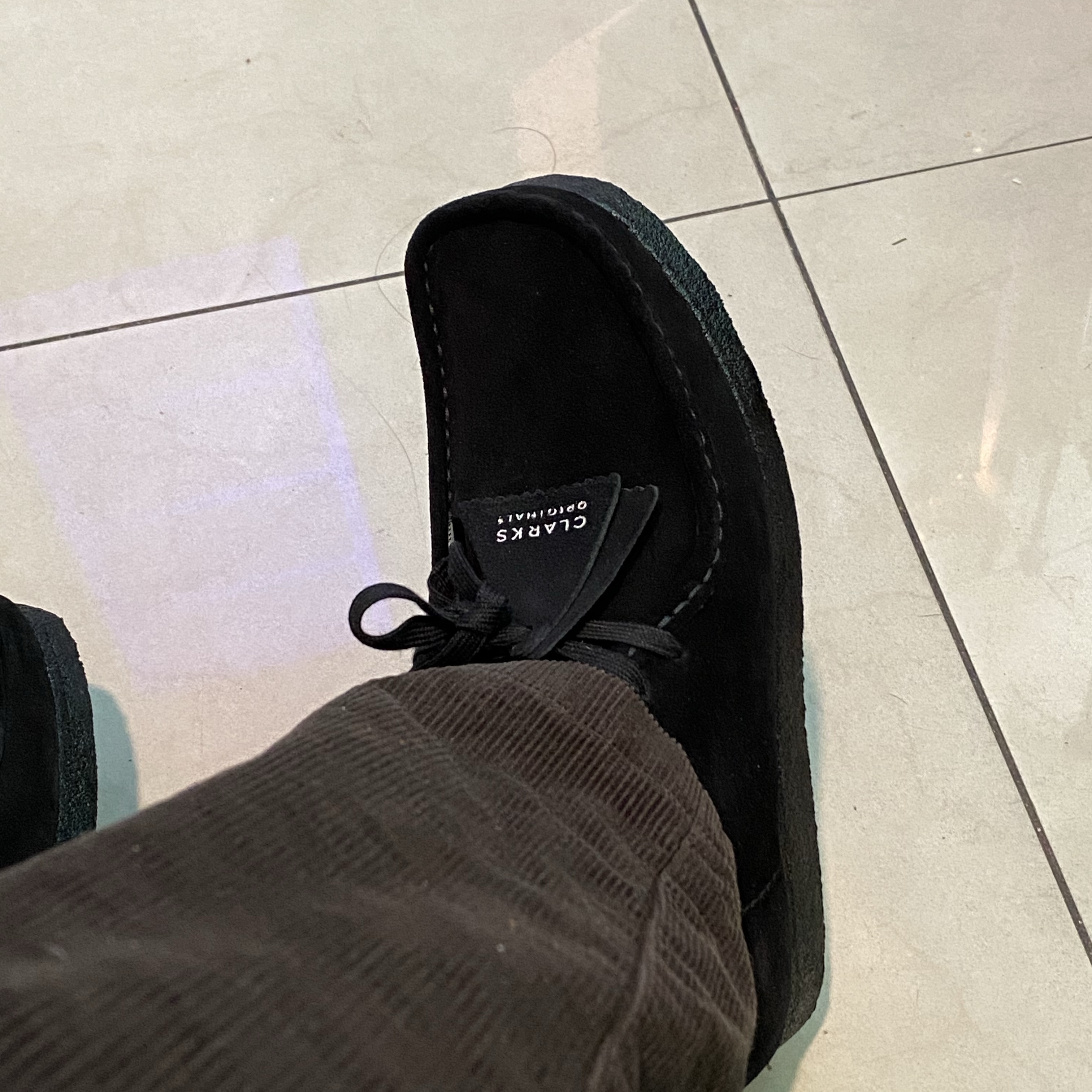Clarks Wallabee Black Suede 착용 스타일