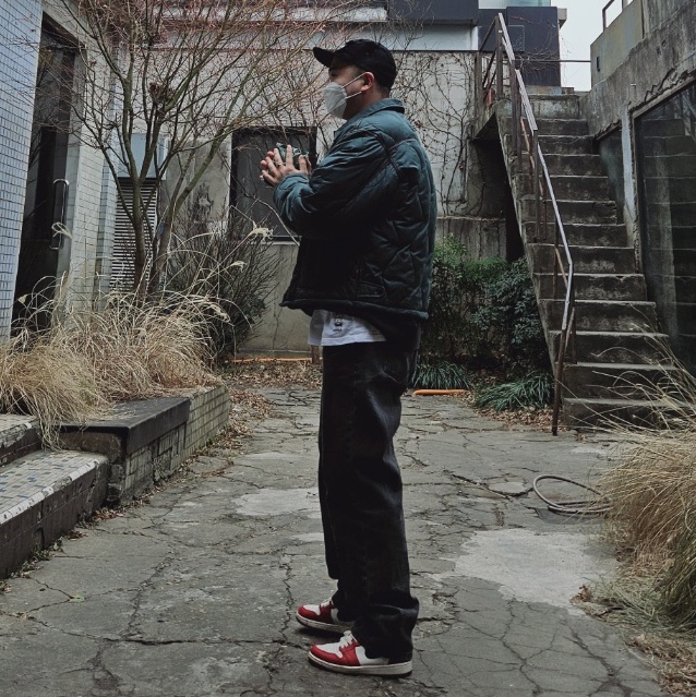 Jordan 1 Retro High OG Chicago 2022, Supreme Washed Chino Twill Camp Cap Black 착용 스타일