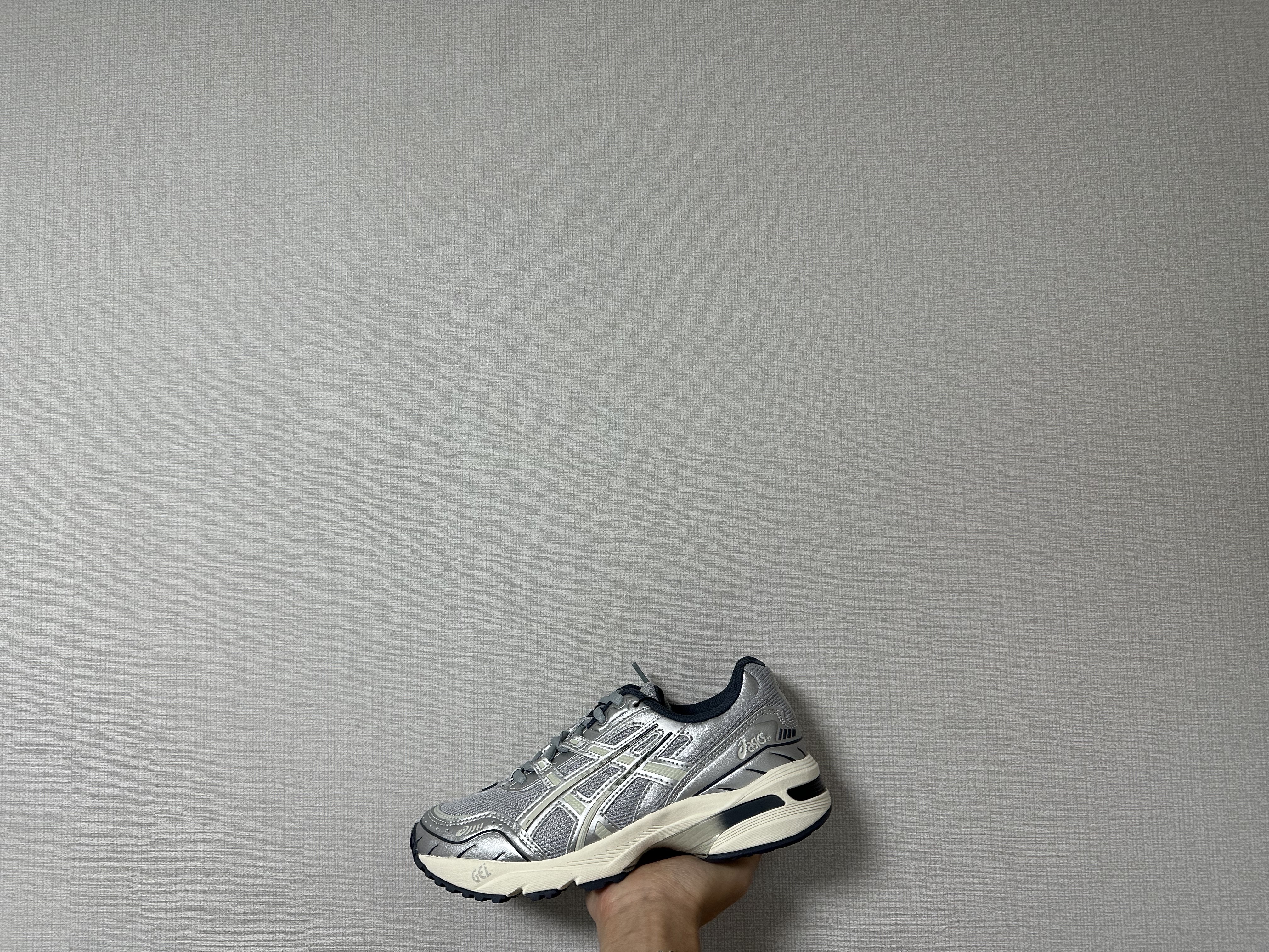 Asics Gel-1090 Piedmont Grey 착용 스타일 - 2