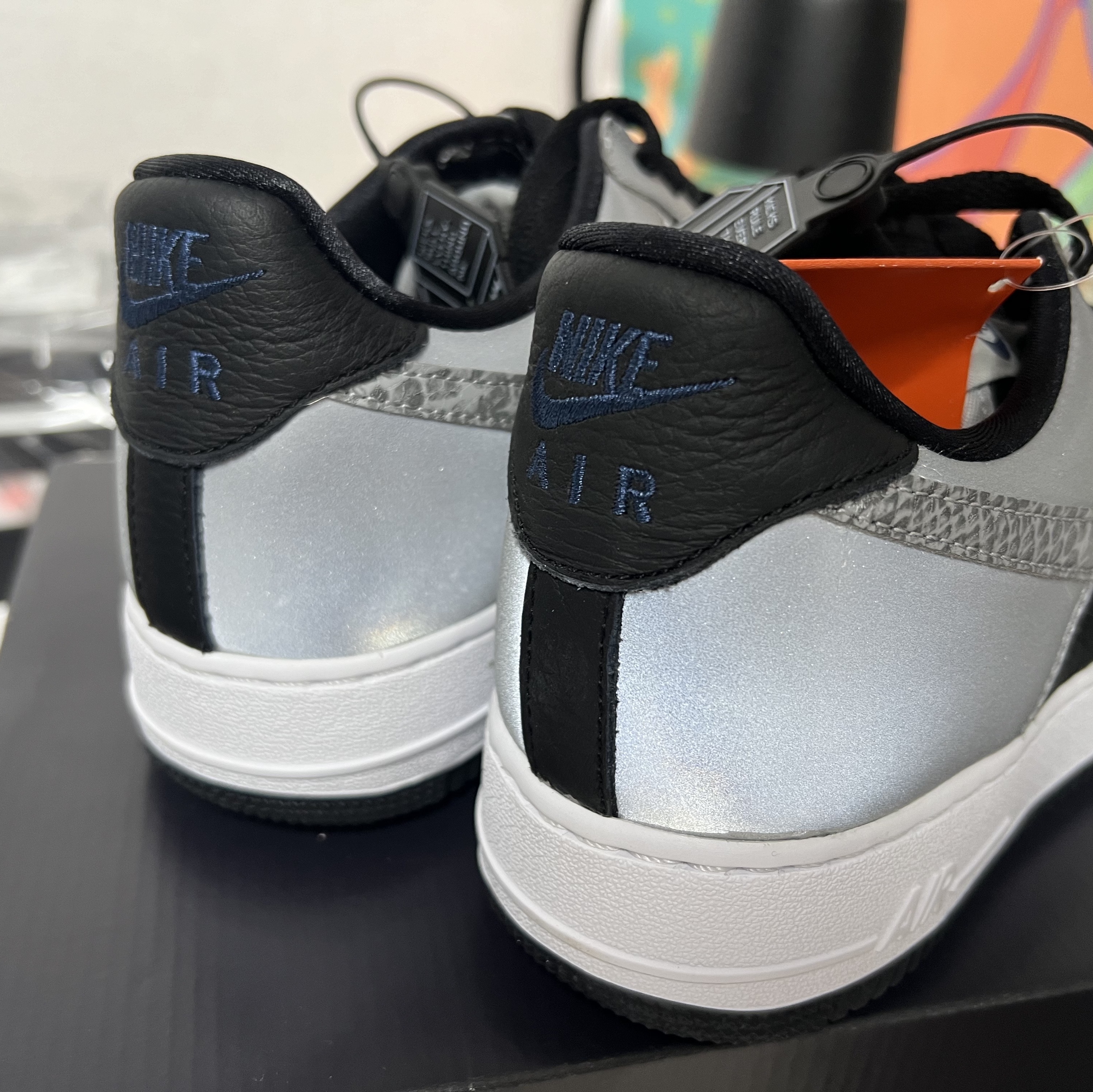 Nike Air Force 1 B Silver Snake 착용 스타일 - 3