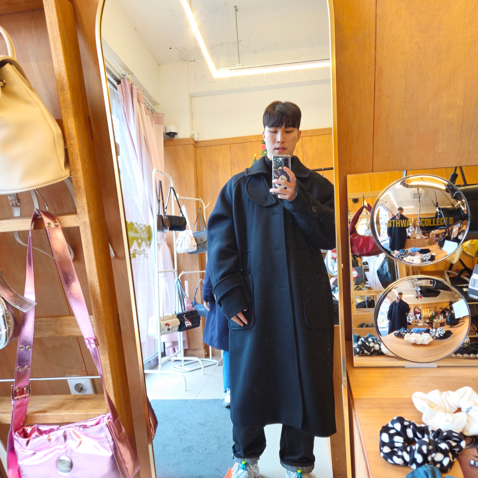 Undermycar Legion.02 Balmacaan Oversized Wool Coat Black 착용 스타일