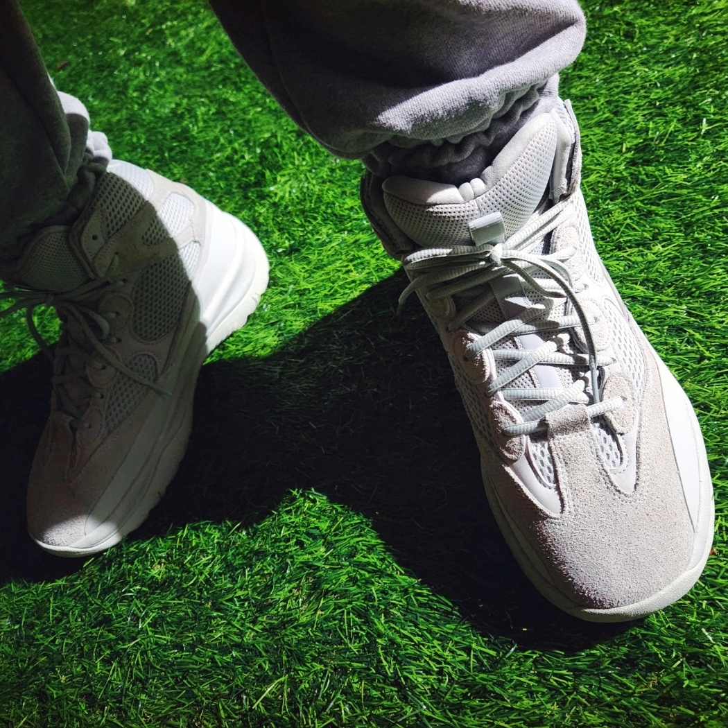 Adidas Yeezy Desert Boot Salt 착용 스타일 - 4