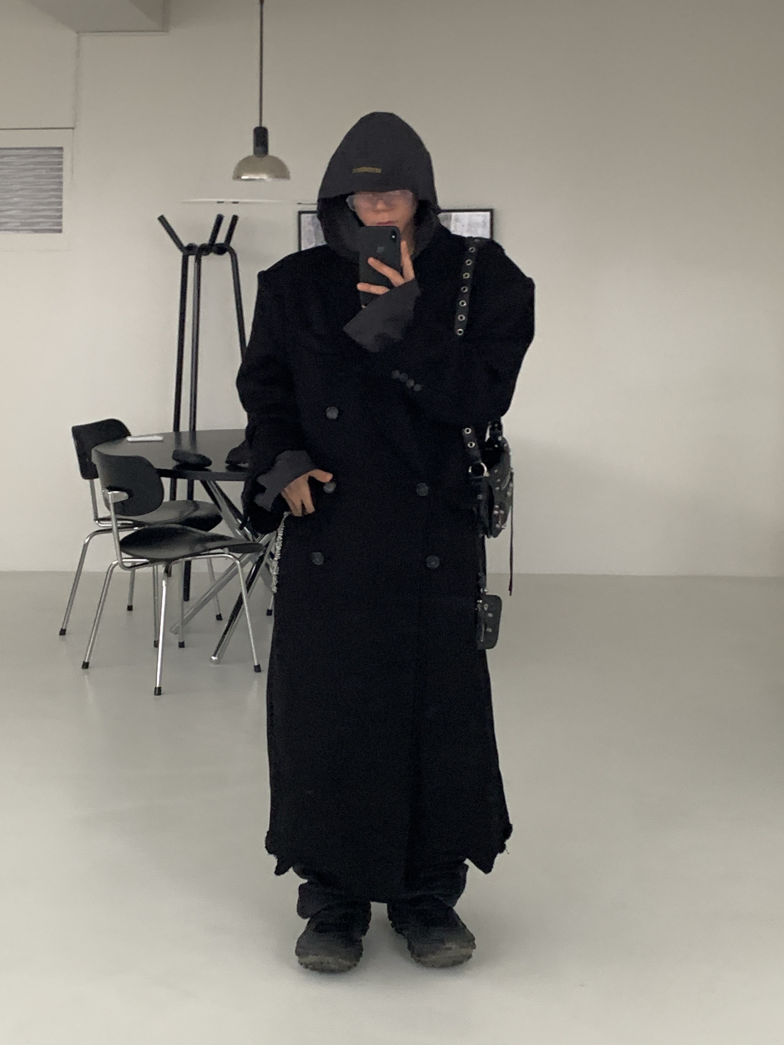Balenciaga Defender Sneakers Black, Civision by CSC Funmix Trench Coat Black 착용 스타일 - 4
