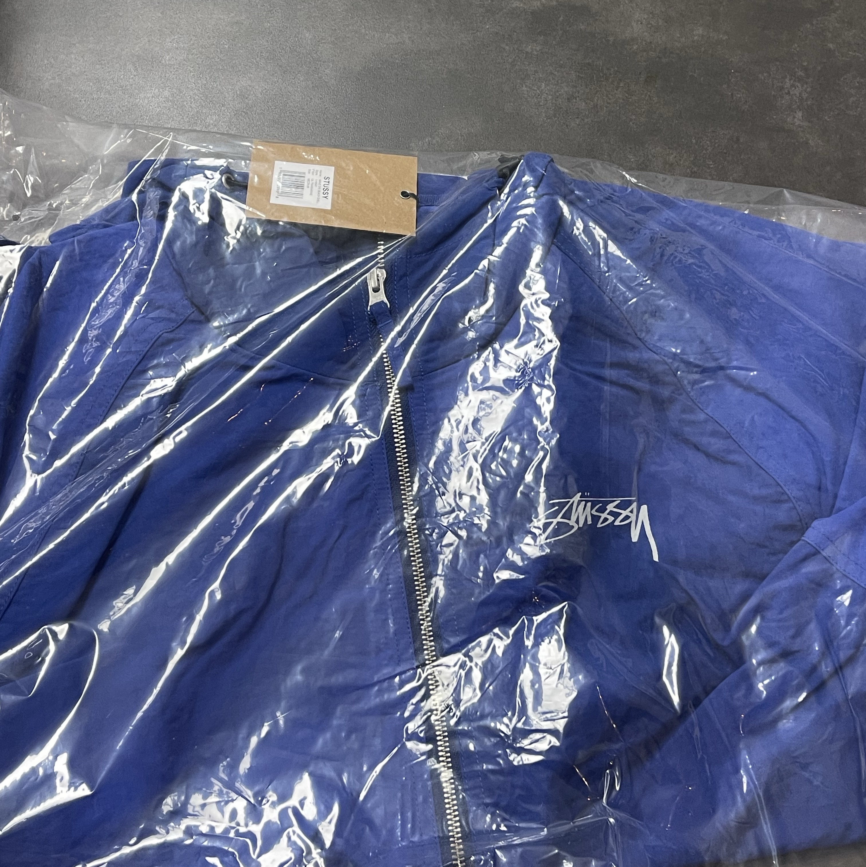 Stussy Wave Dye Beach Shell Jacket Ultramarine 착용 스타일 - 2