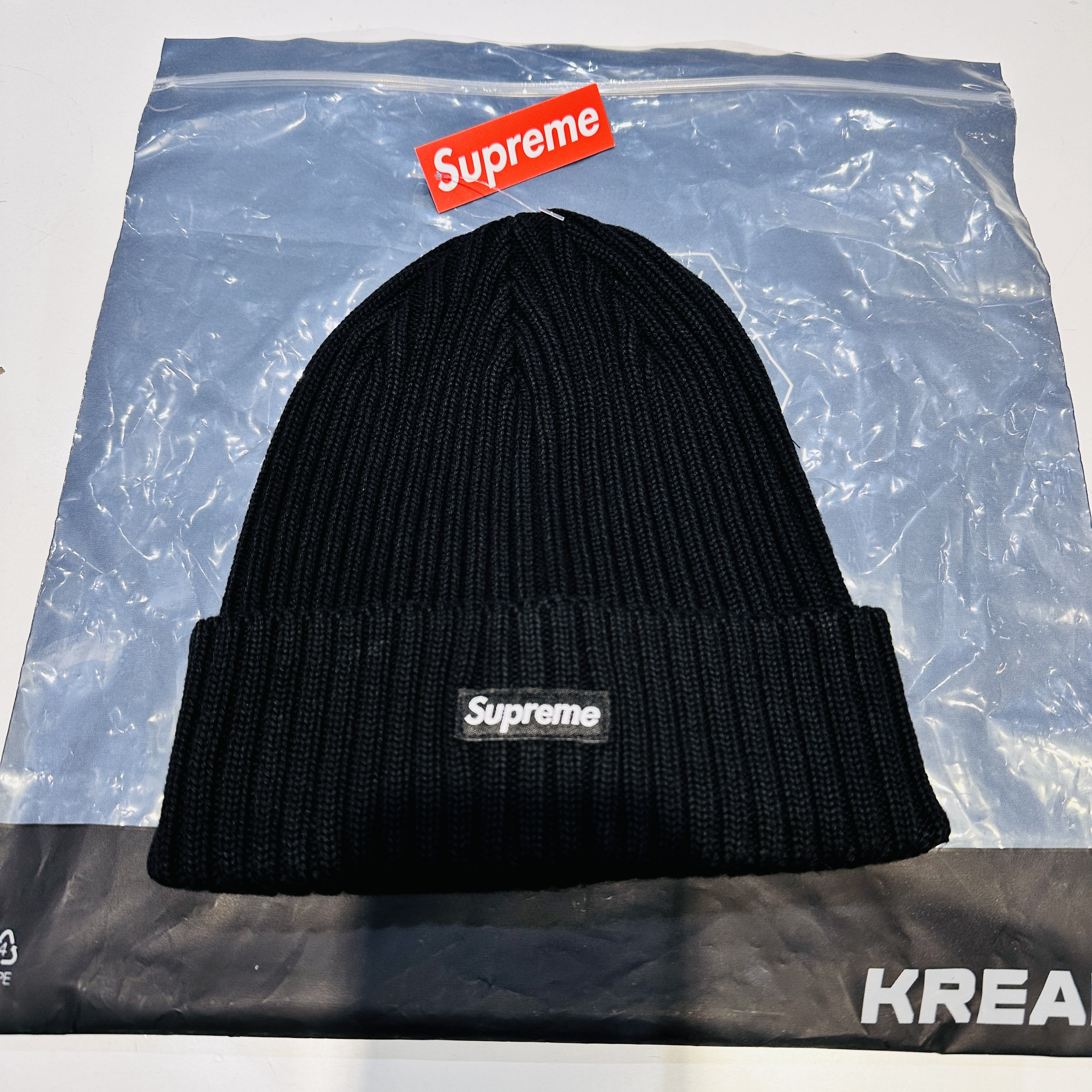 Supreme Overdyed Beanie Black 착용 스타일 - 1