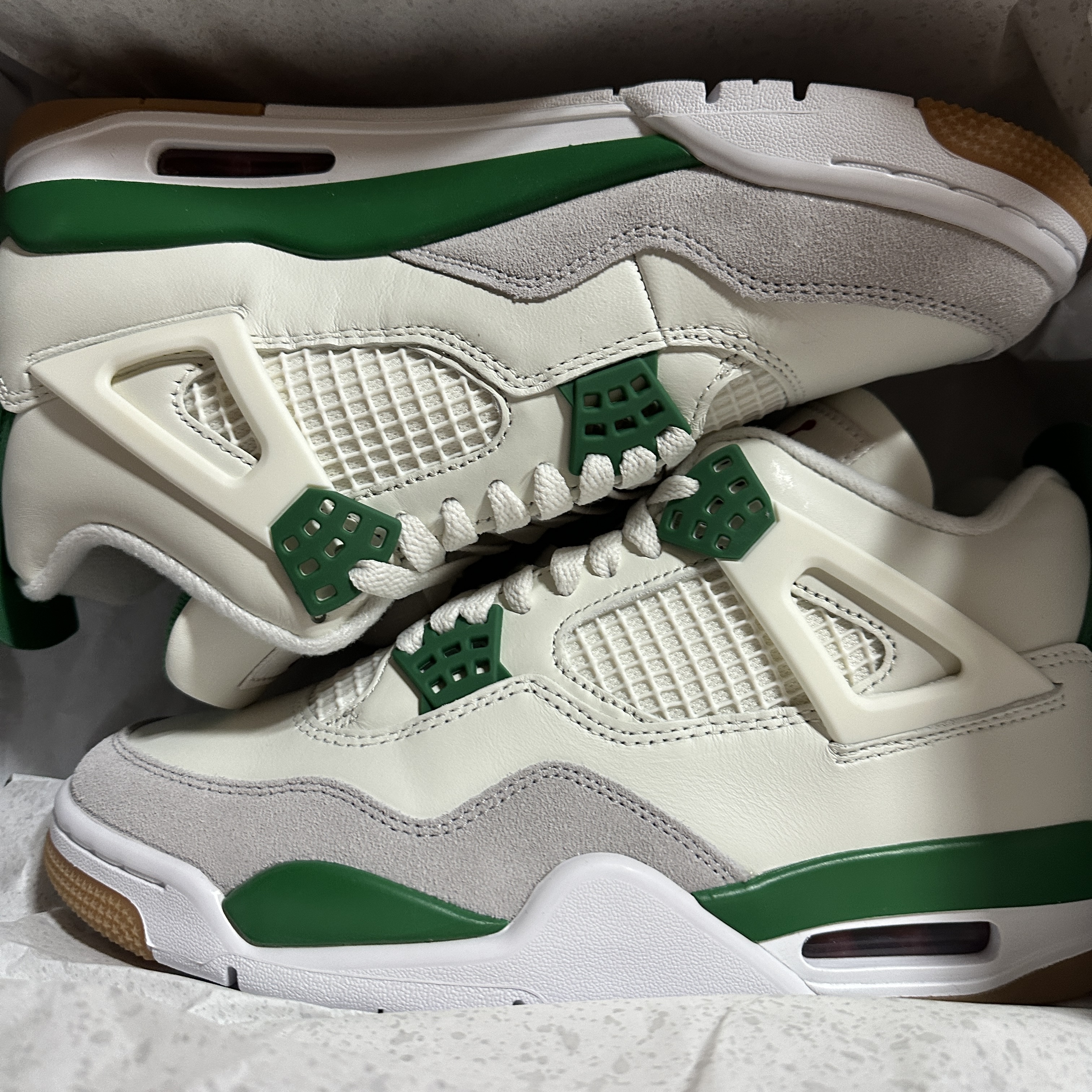 Jordan 4 x Nike SB Retro SP Pine Green 착용 스타일