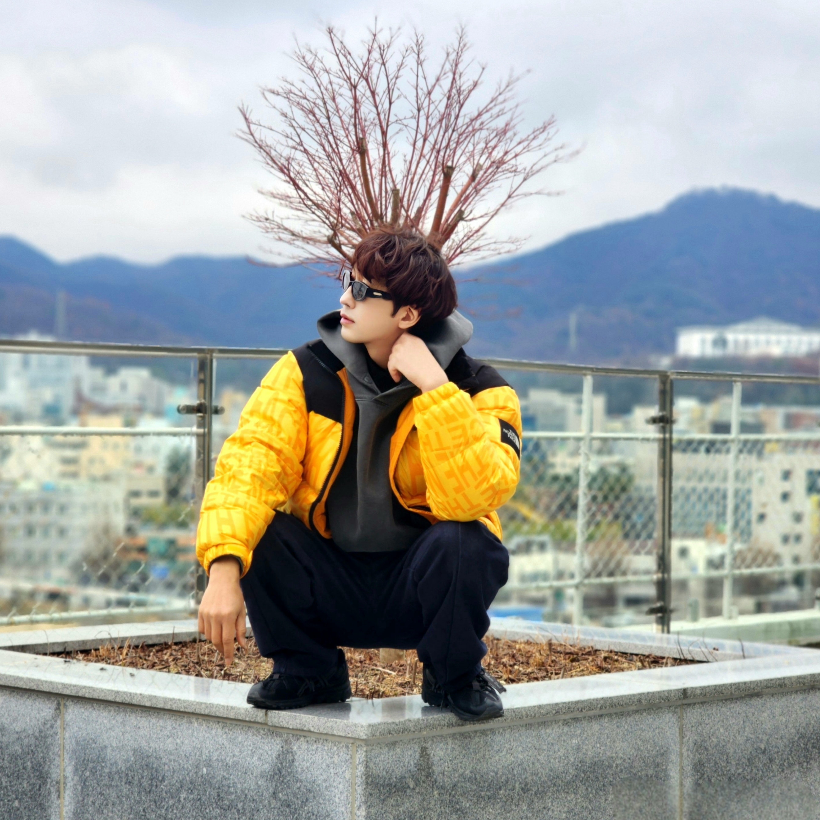 The North Face White Label Novelty Nuptse Down Jacket P Yellow, Punch Drunk Parties Circle Logo Garment Dyed Hoodie Charcoal 착용 스타일 - 2