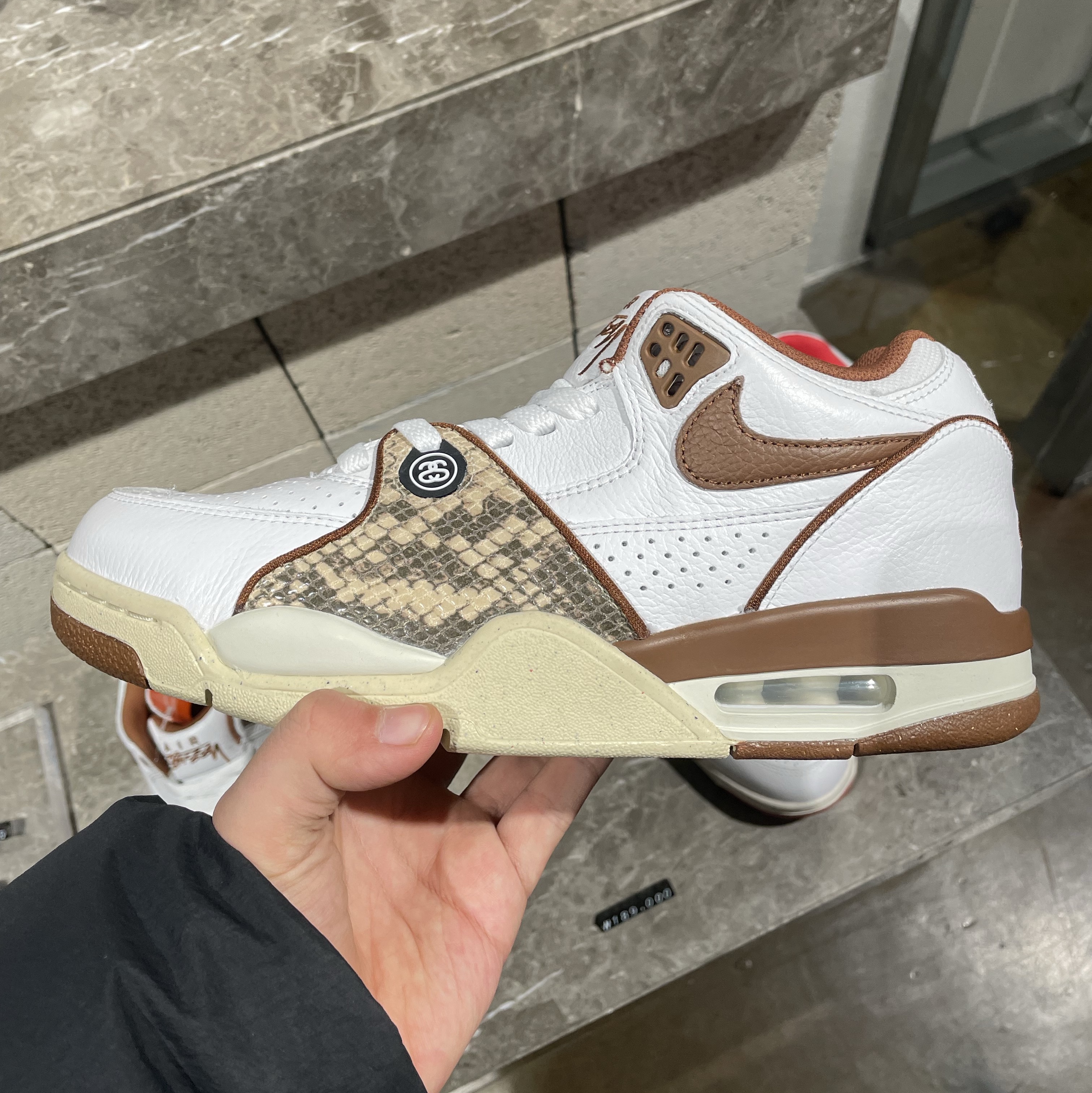 Nike x Stussy Air Flight 89 Low White and Pecan 착용 스타일