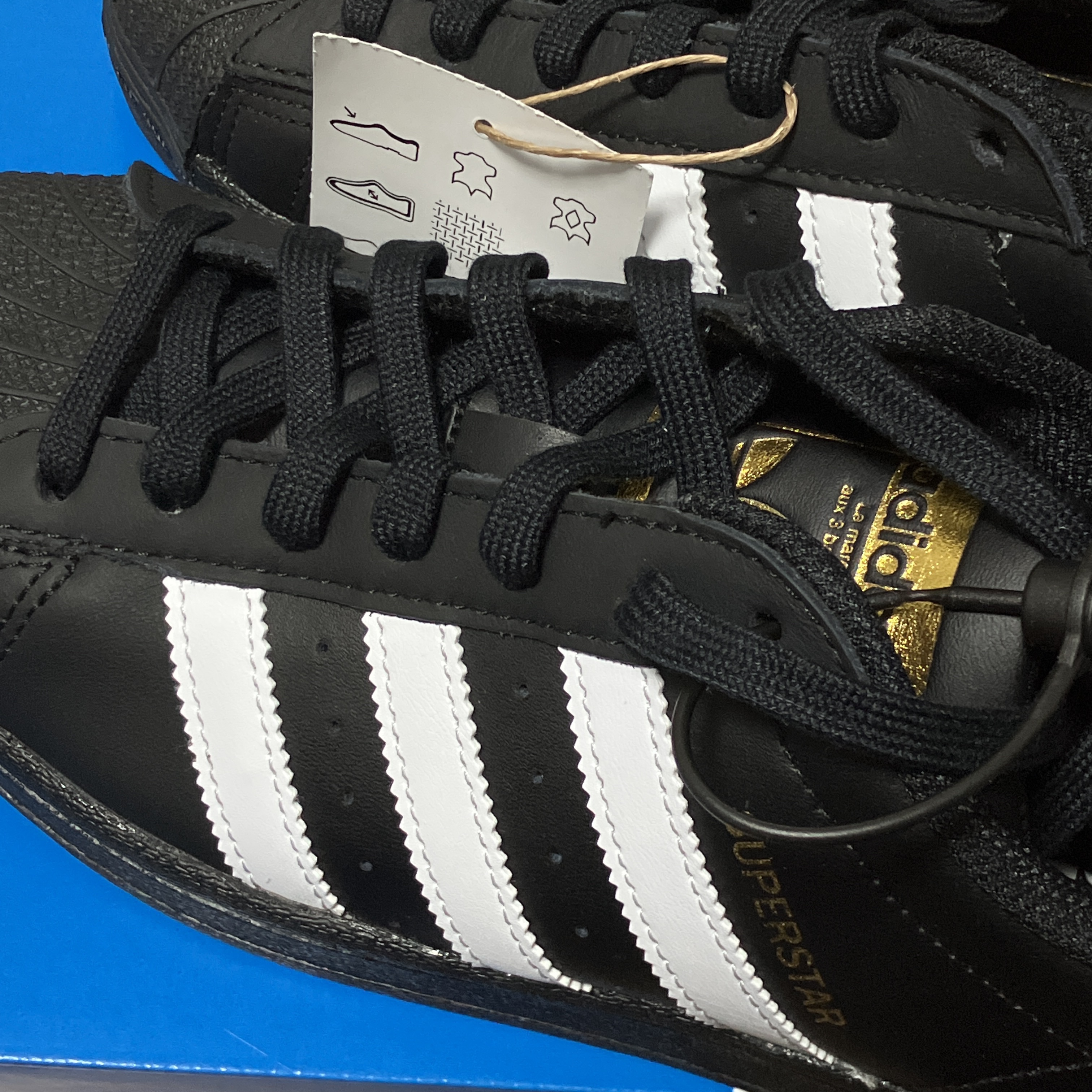 Adidas Superstar Core Black White 착용 스타일
