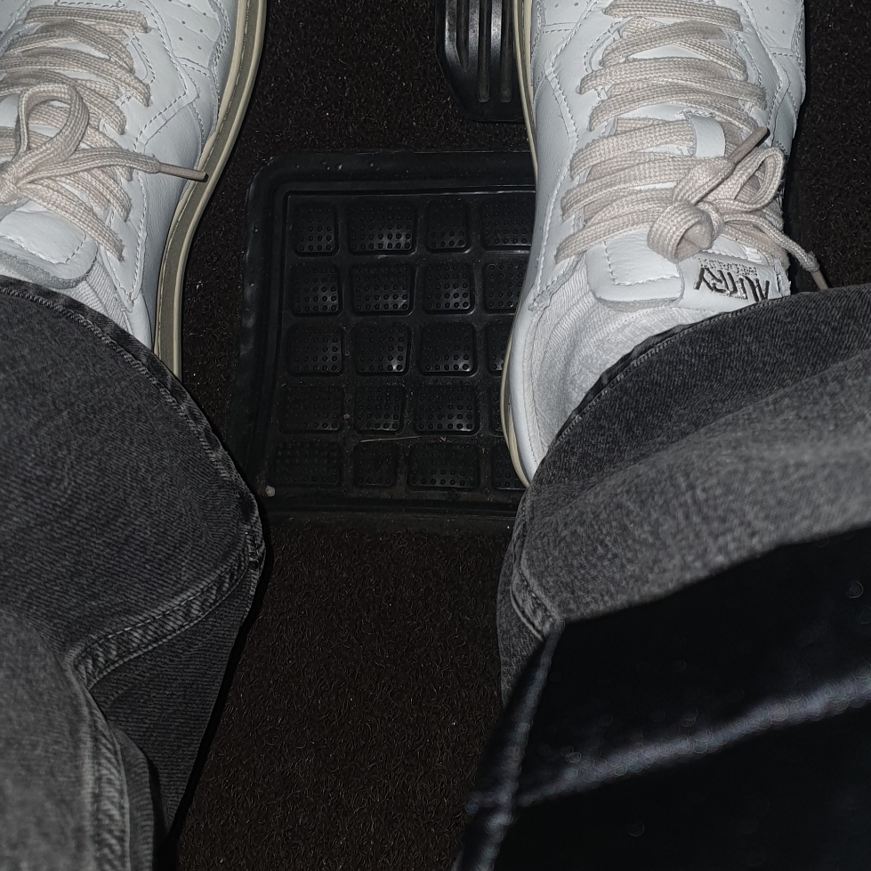 Autry Medalist Low Leather Sneakers White Silver 착용 스타일 - 1
