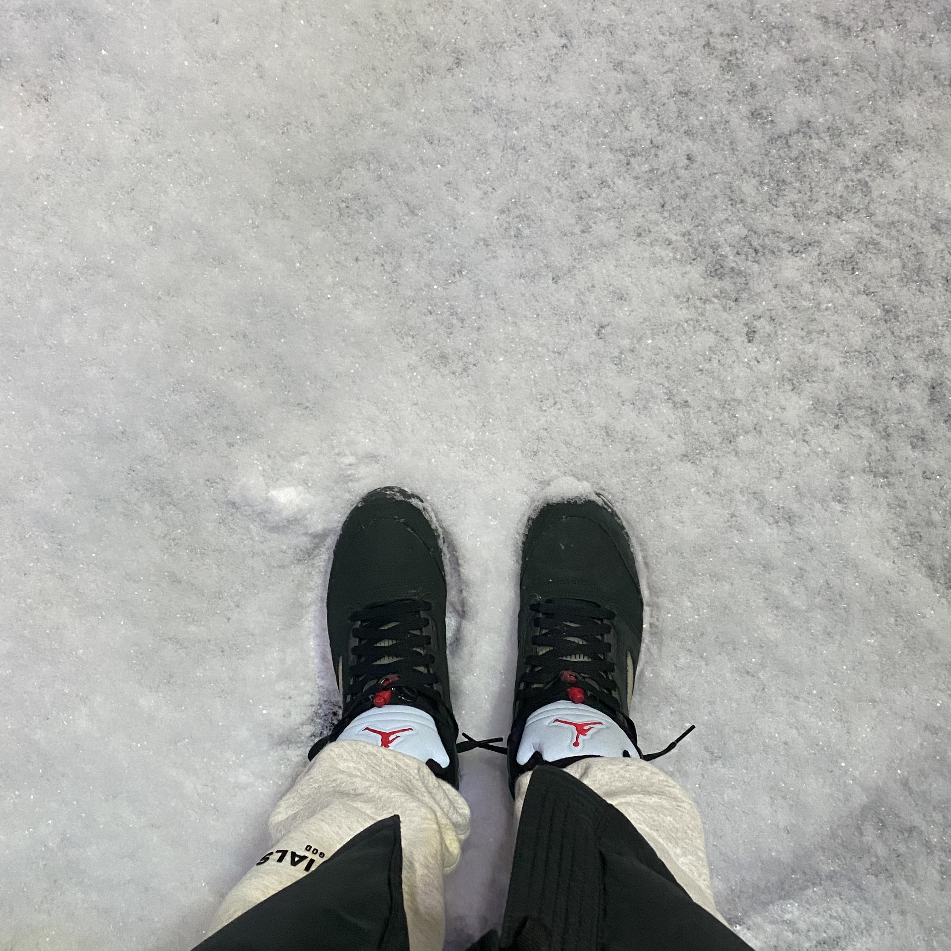 (W) Jordan 5 Retro Gore-Tex Off Noir Fire Red 착용 스타일