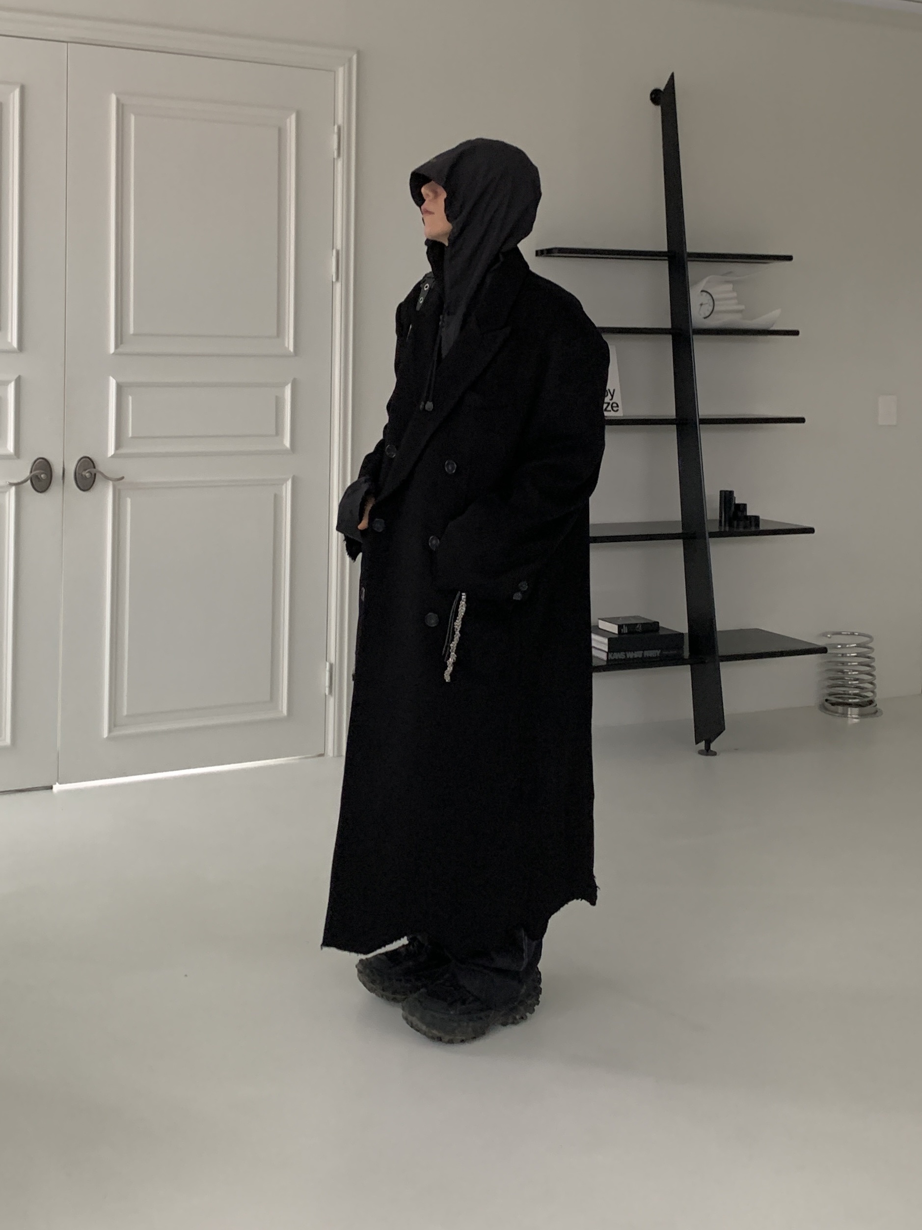 Balenciaga Defender Sneakers Black, Civision by CSC Funmix Trench Coat Black 착용 스타일 - 3