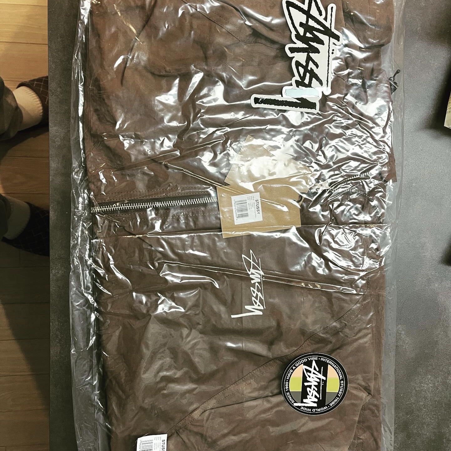Stussy Wave Dye Beach Shell Jacket Coffee 착용 스타일 - 2