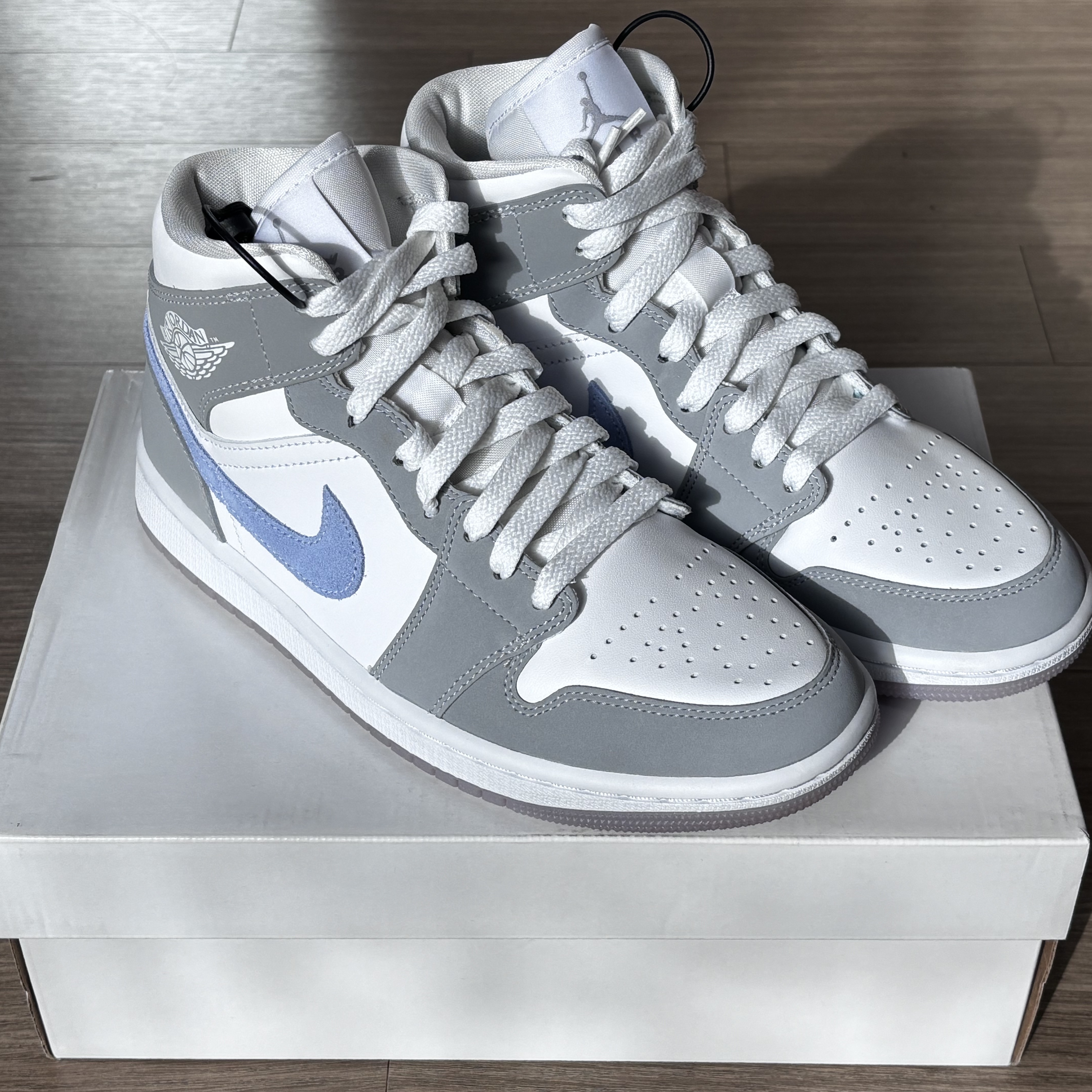 (W) Jordan 1 Mid Wolf Grey 착용 스타일 - 1