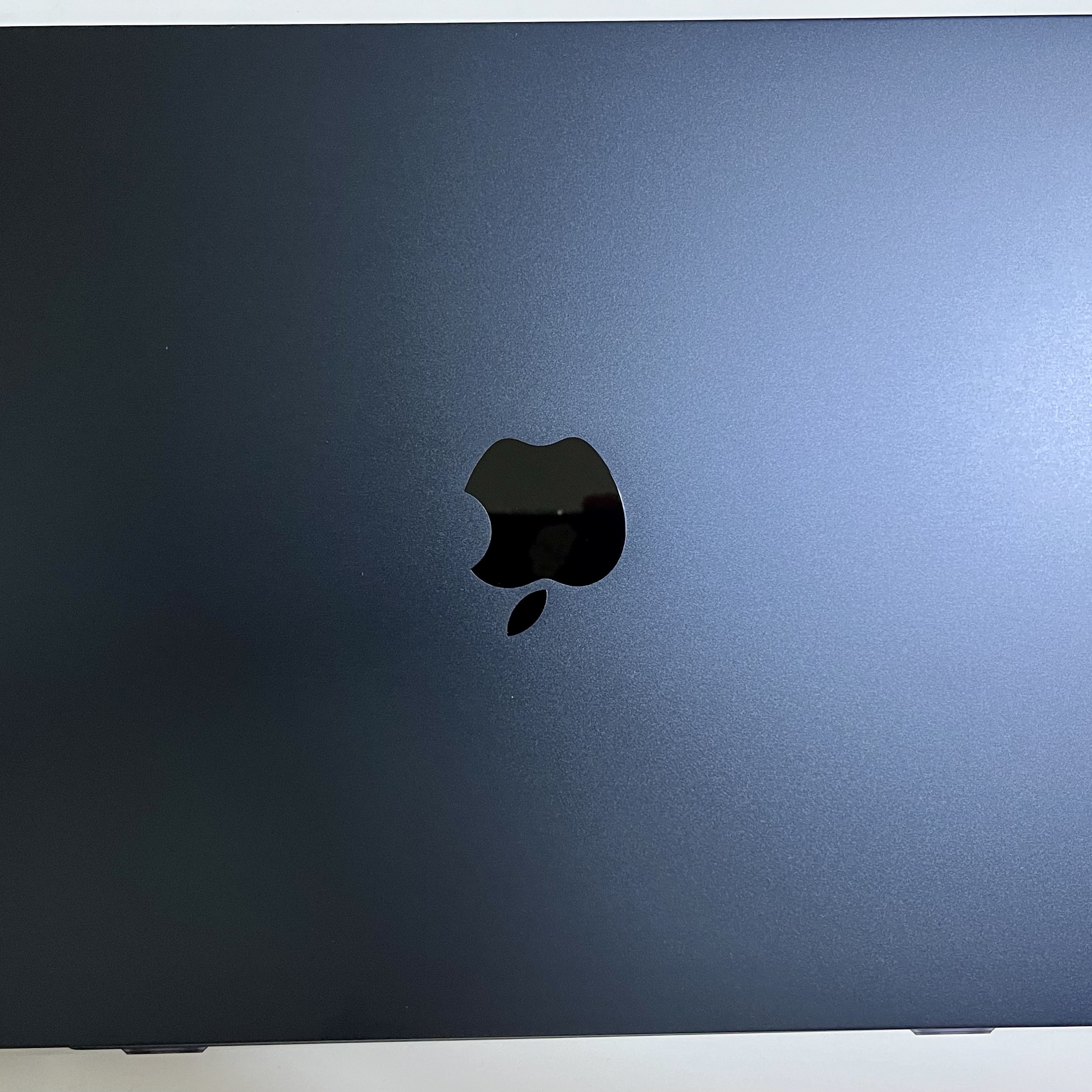 Apple 2023 MacBook Air 15 M2 512GB SSD / 8GB RAM Midnight (Korean Ver.) 착용 스타일 - 1