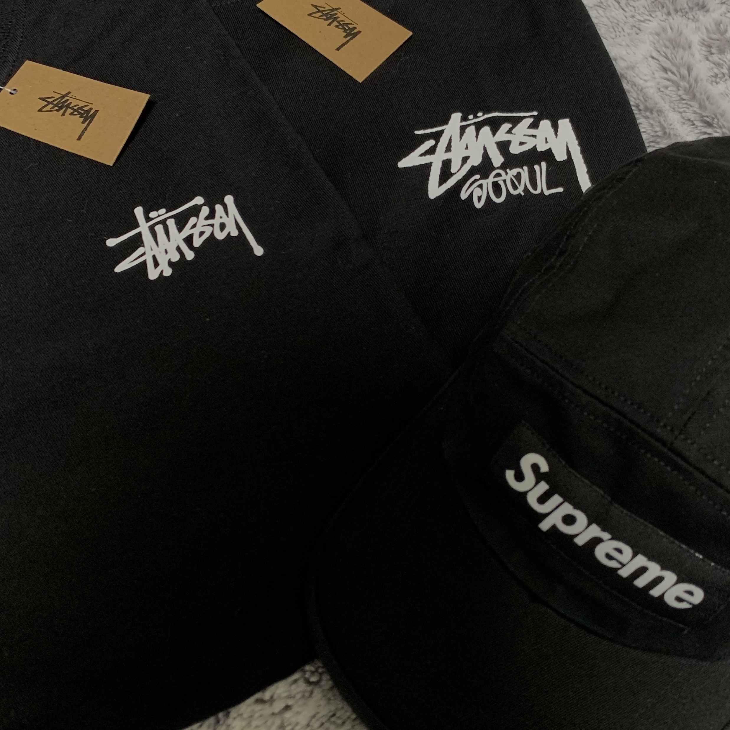 Supreme Washed Chino Twill Camp Cap Black, Stussy Stock Seoul T-Shirt Black 2023 착용 스타일