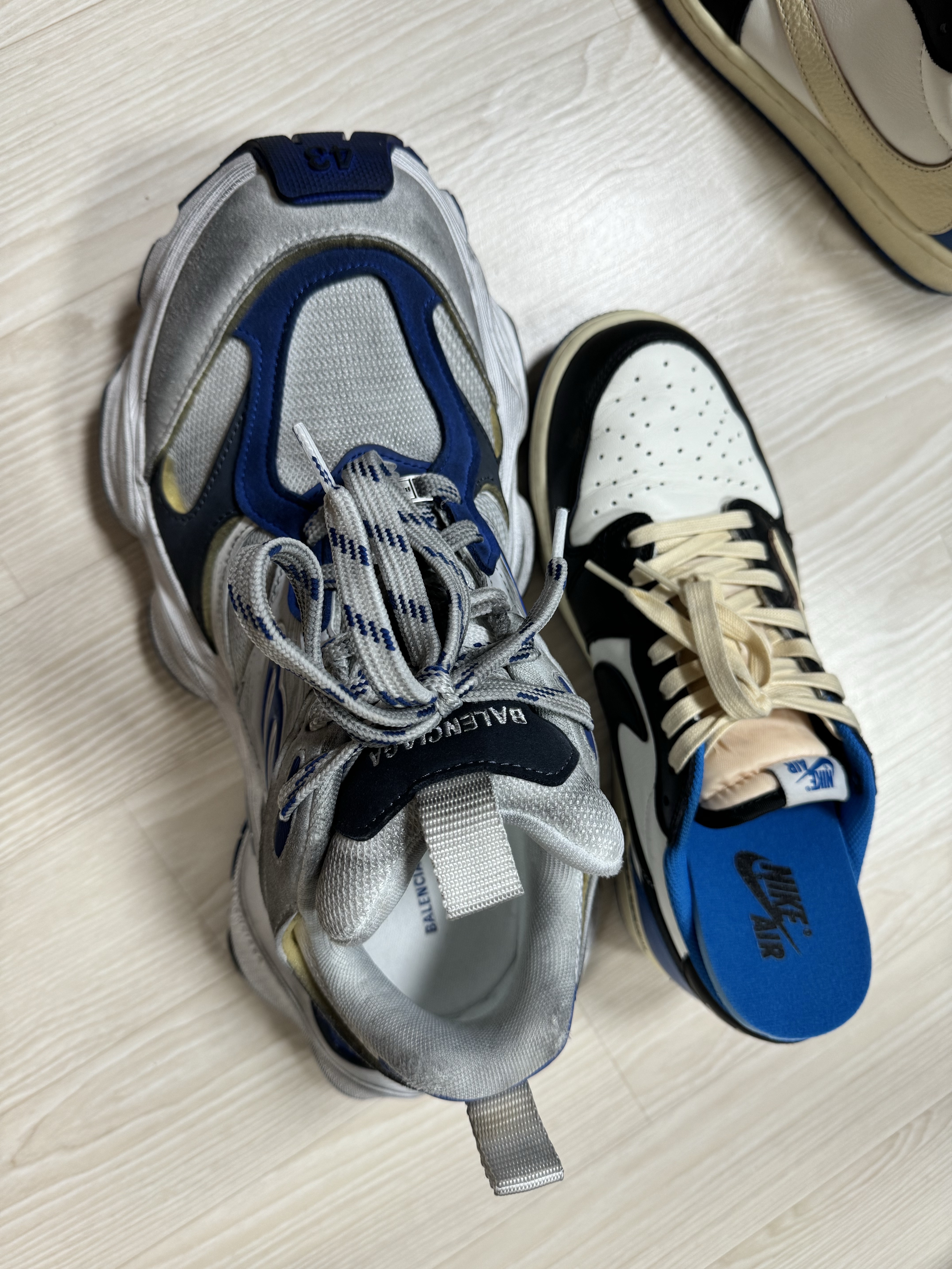 Jordan 1 x Travis Scott x Fragment Retro Low OG SP Military Blue, Balenciaga Cargo Sneakers Grey White Blue 착용 스타일 - 2