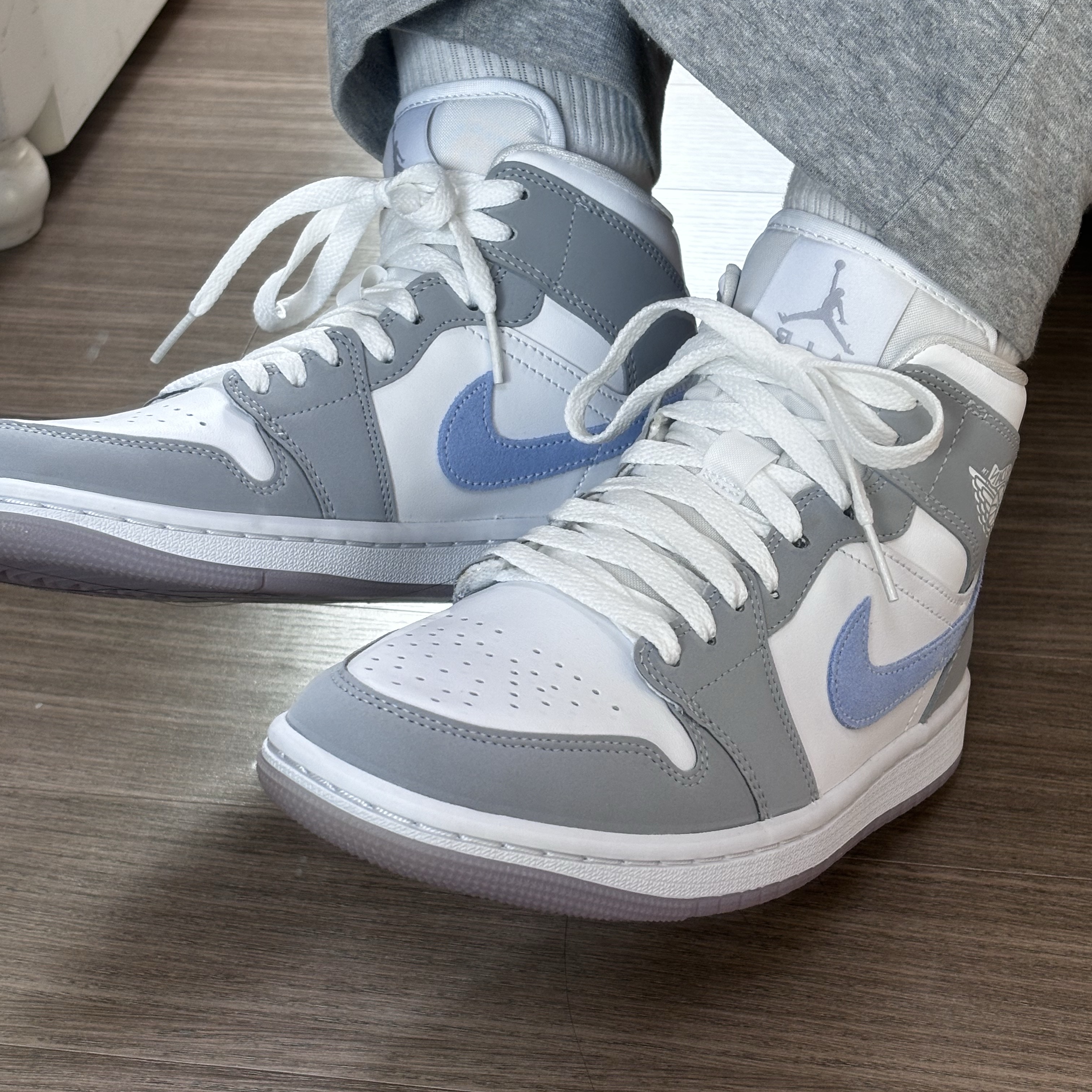 (W) Jordan 1 Mid Wolf Grey 착용 스타일 - 3