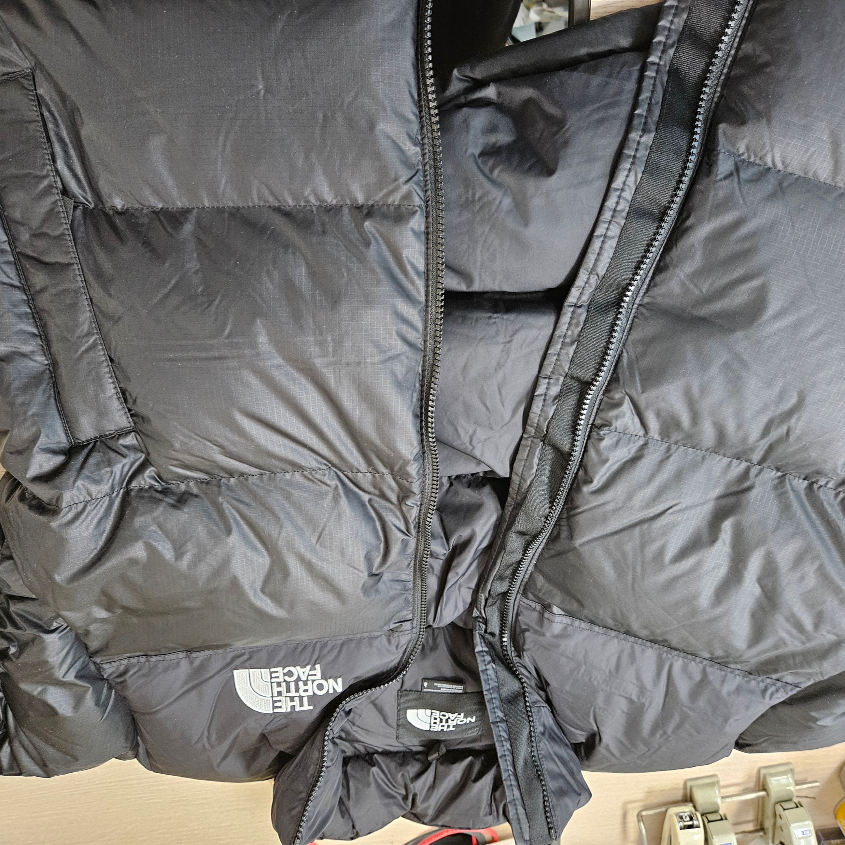 The North Face 1996 Retro Nuptse Down Jacket TNF Black 착용 스타일 - 1