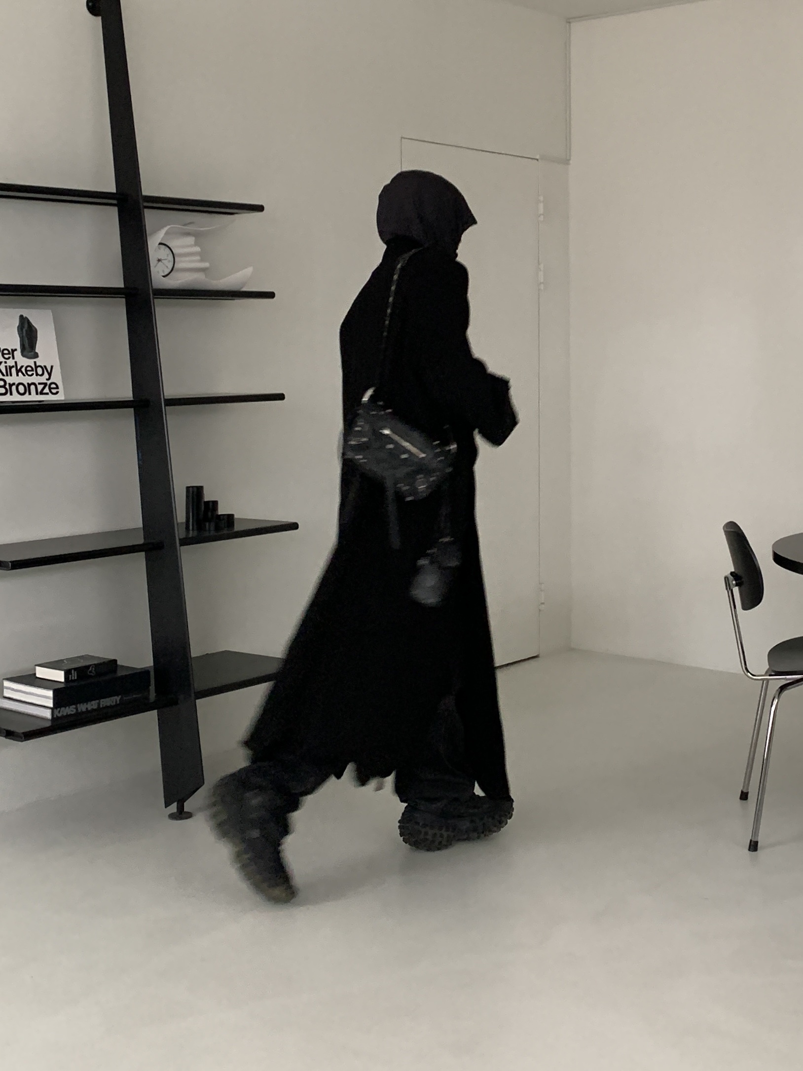 Balenciaga Defender Sneakers Black, Civision by CSC Funmix Trench Coat Black 착용 스타일 - 2