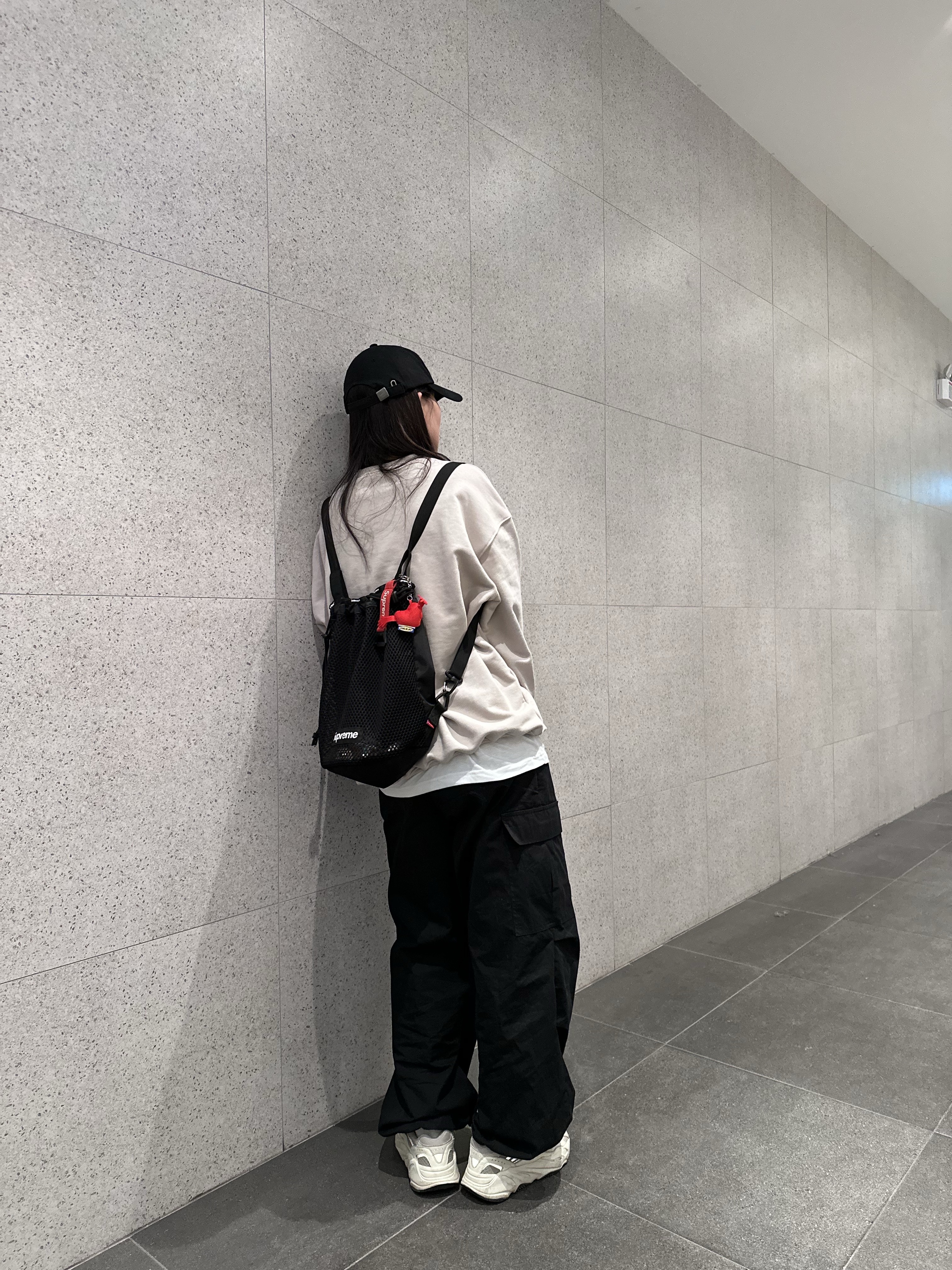 Adidas Yeezy Boost 700 V2 Static 2018, Supreme Mesh Small Backpack Black - 23SS 착용 스타일 - 2