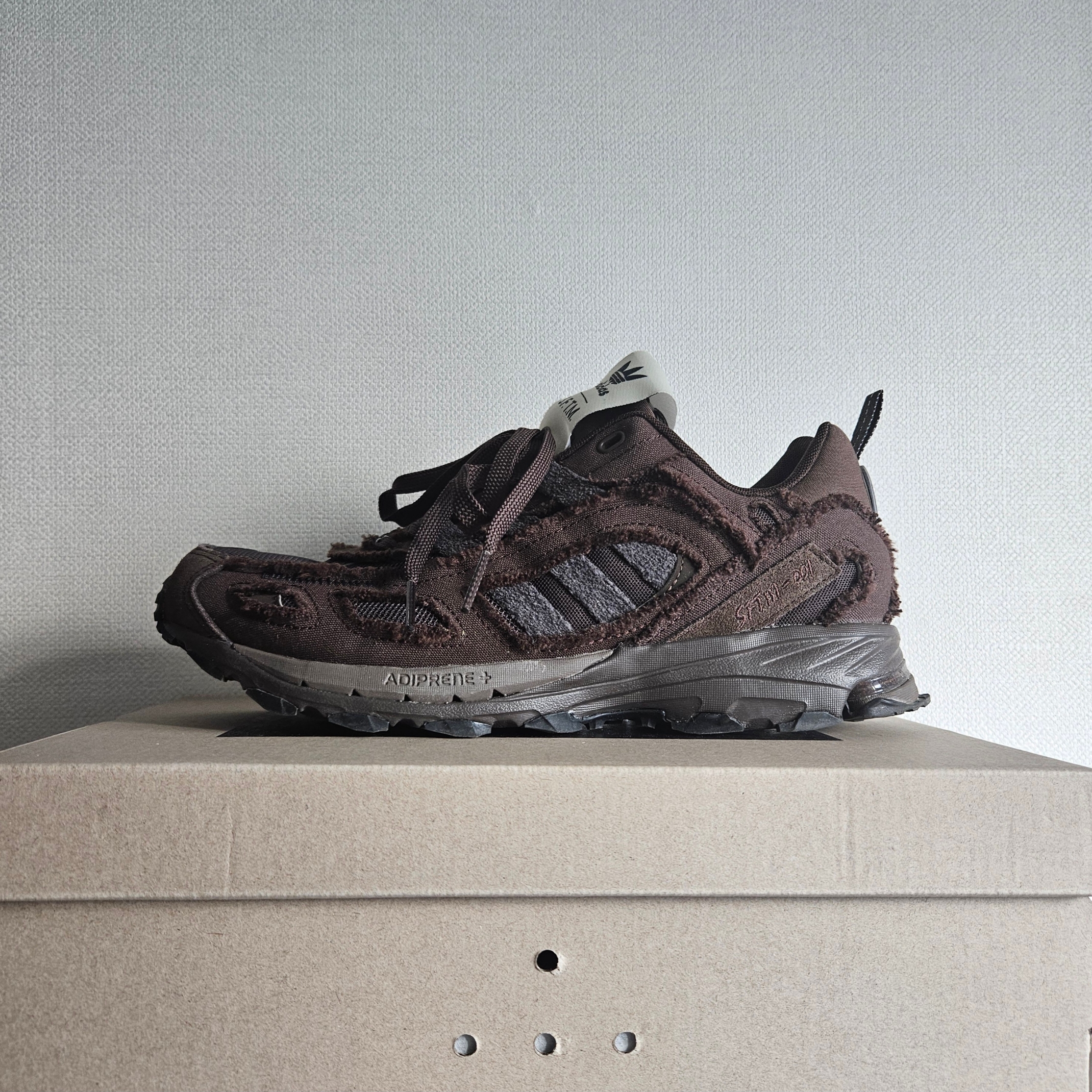 Adidas x Song for the Mute Shadowturf Dark Brown 착용 스타일 - 1