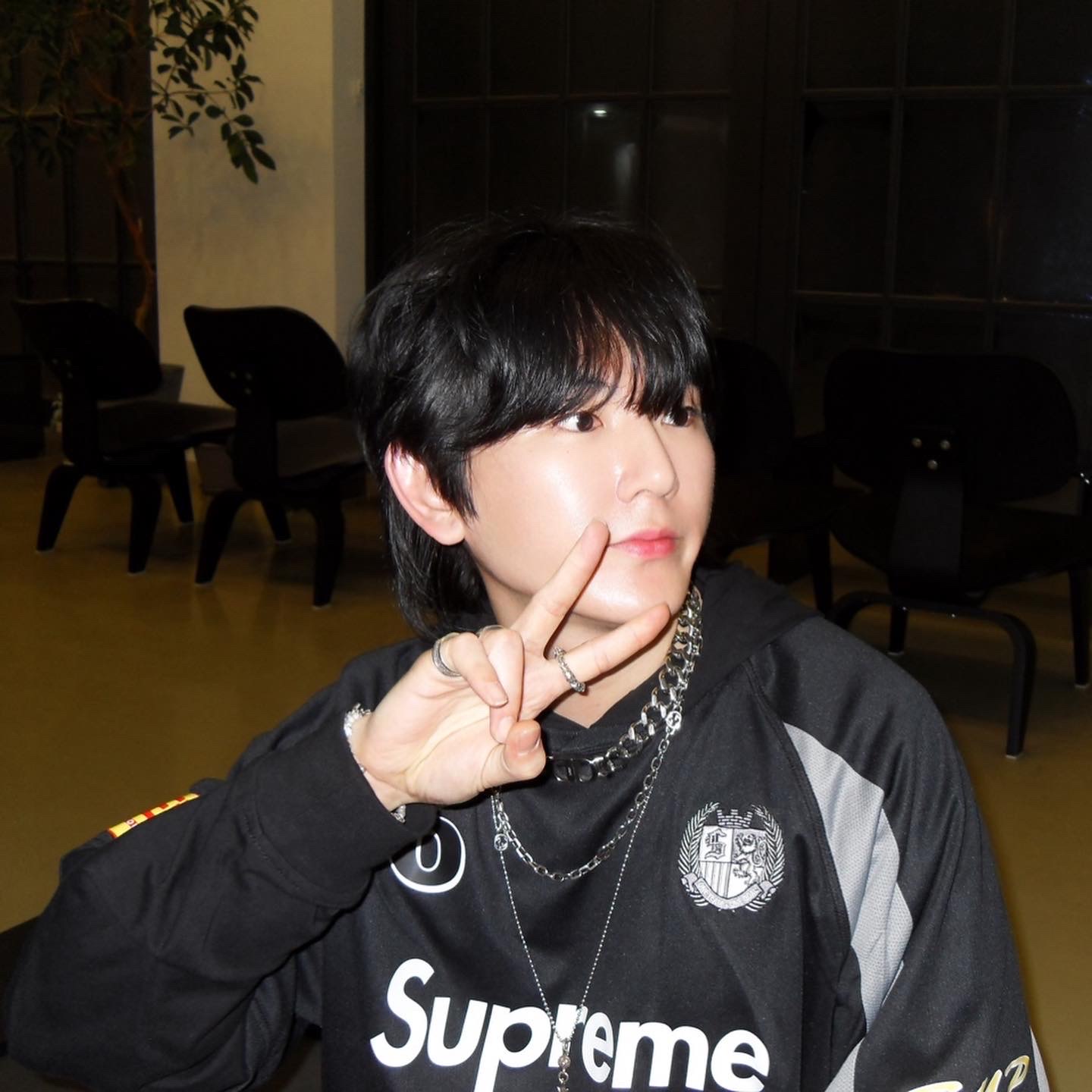 Supreme Hooded Soccer Jersey Black - 23FW 착용 스타일