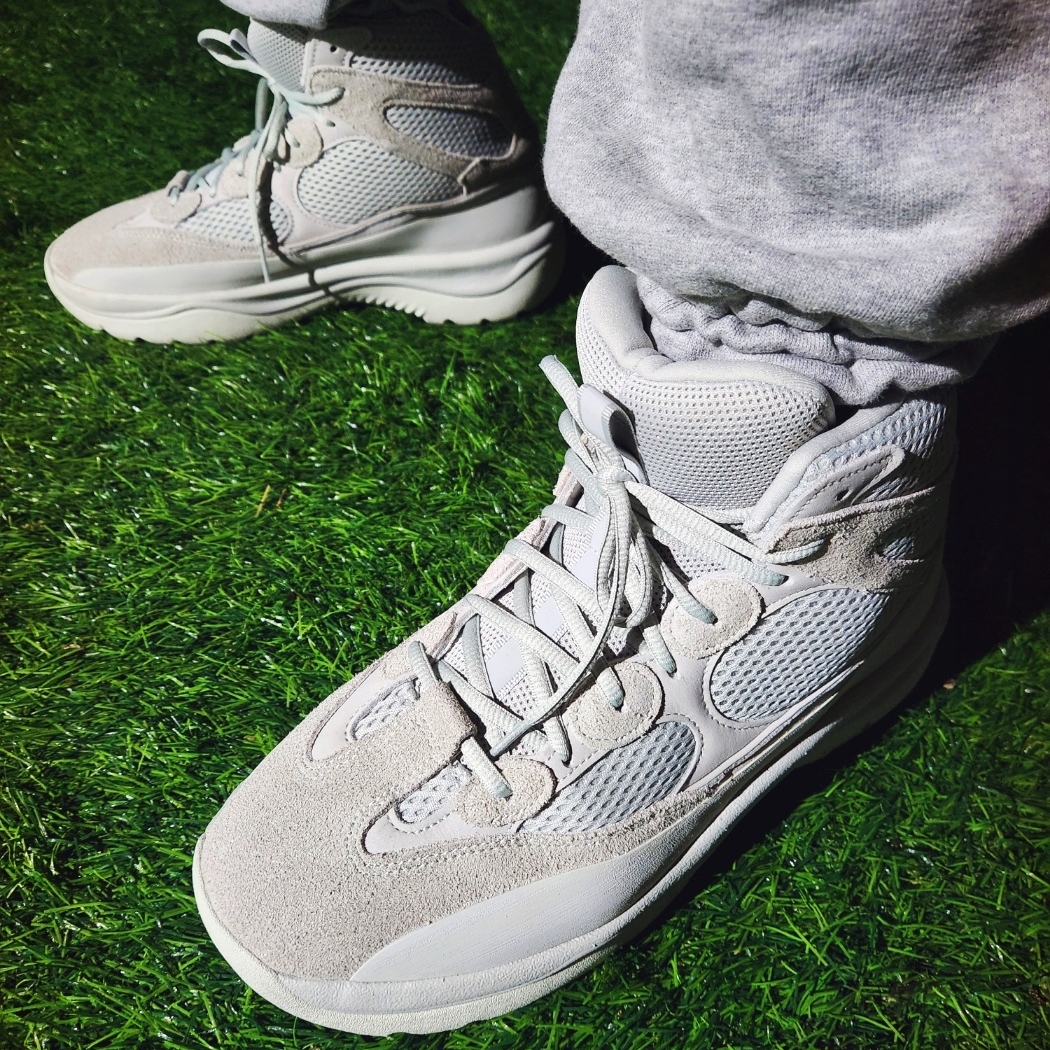 Adidas Yeezy Desert Boot Salt 착용 스타일 - 5