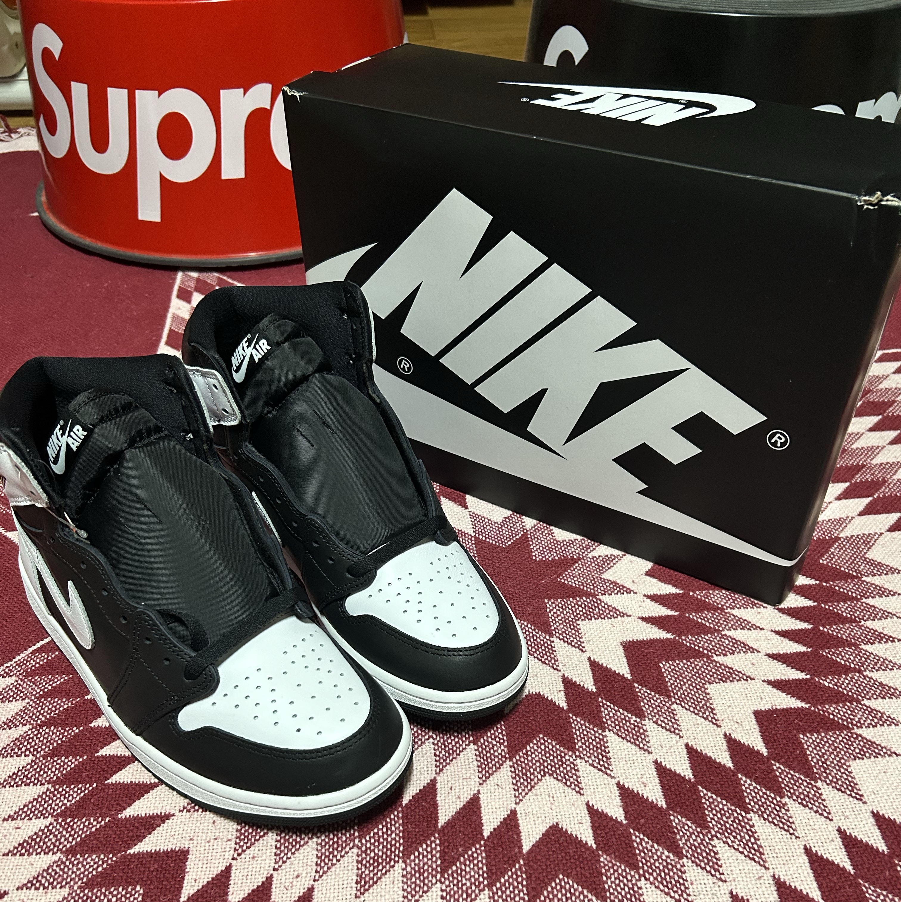 Jordan 1 Retro High OG Black White 착용 스타일 - 4
