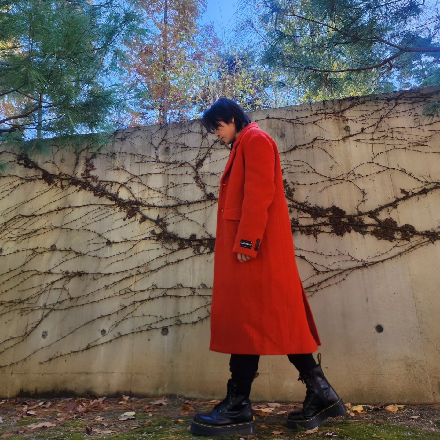 Zara x Ader Error Wool Blend Oversize Coat Orange, Dr. Martens Jadon Boots Black 착용 스타일 - 1