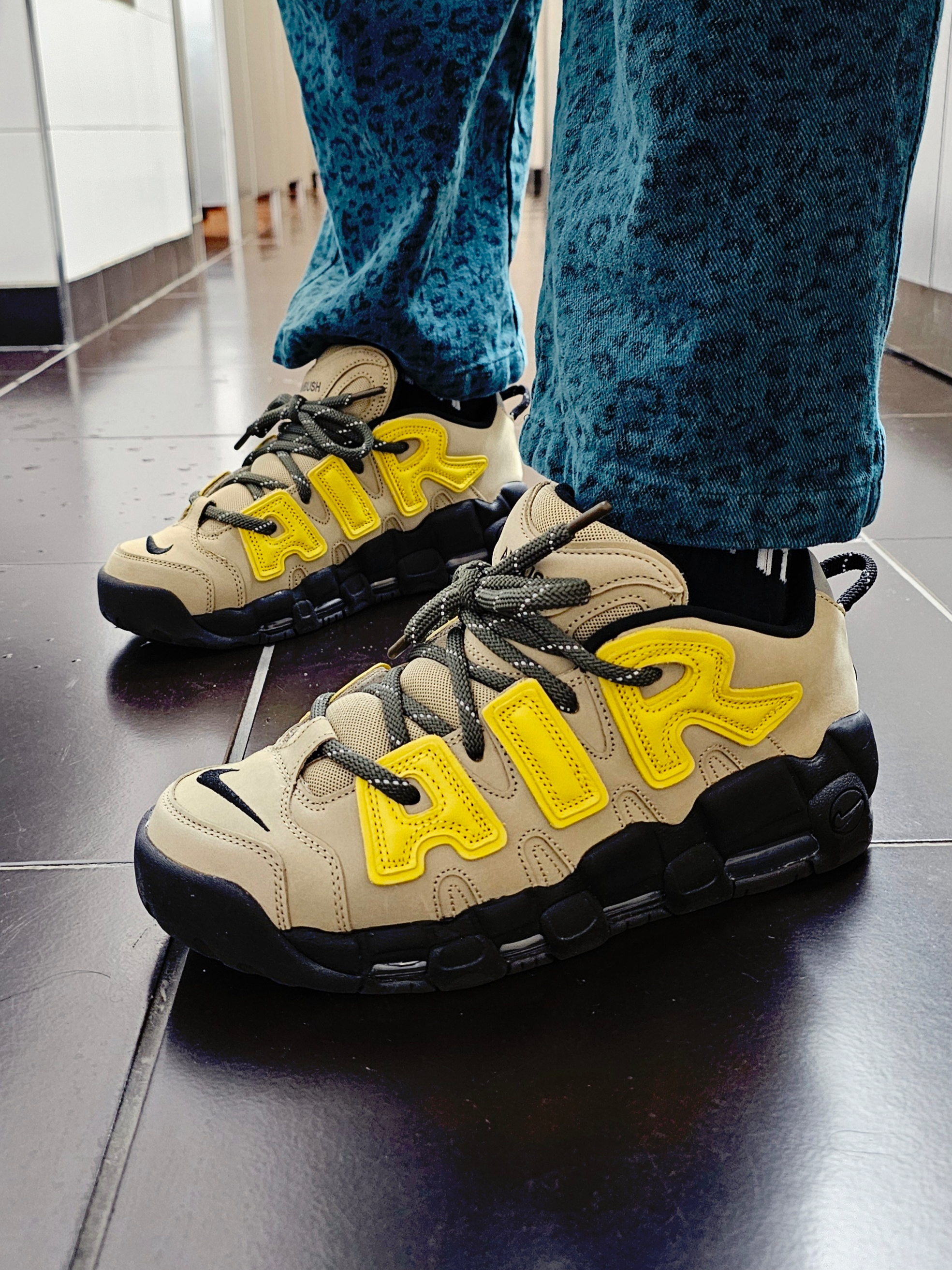 Nike x Ambush Air More Uptempo Low Vivid Sulfur and Limestone 착용 스타일