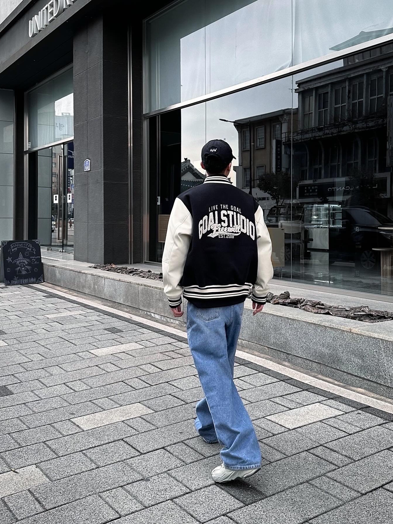 Adidas Yeezy Boost 700 Salt 2023, [KREAM 단독] Safarispot Emblem Patch Cap Black 착용 스타일 - 2
