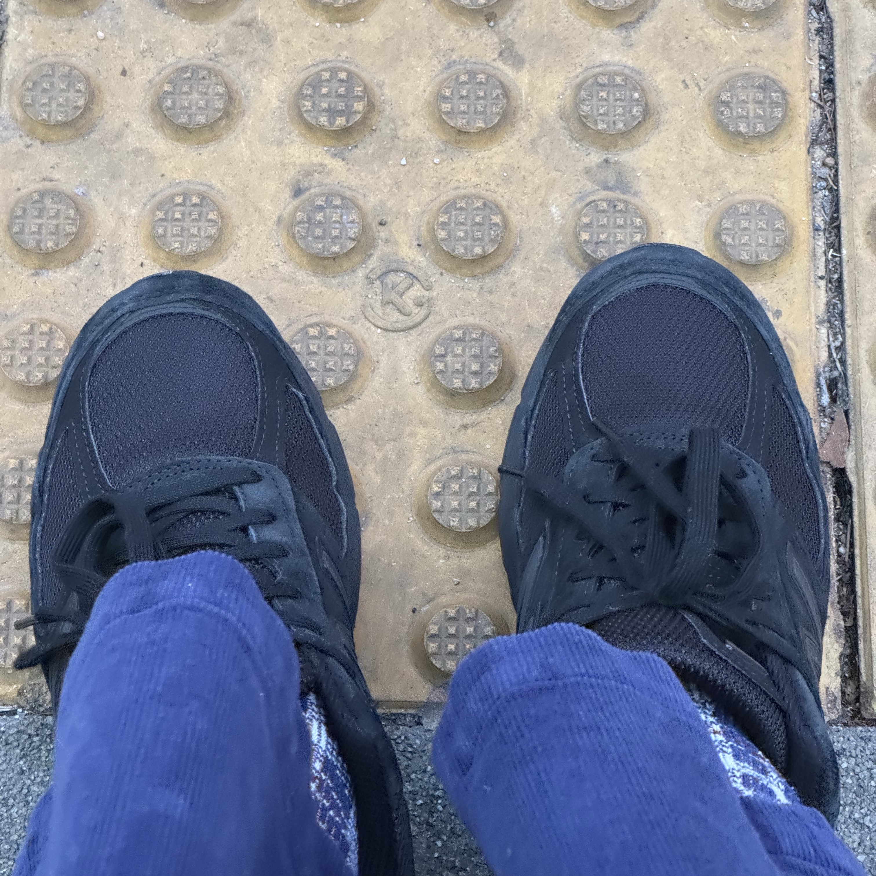 New Balance 990v5 Made in USA Triple Black - D Standard 착용 스타일
