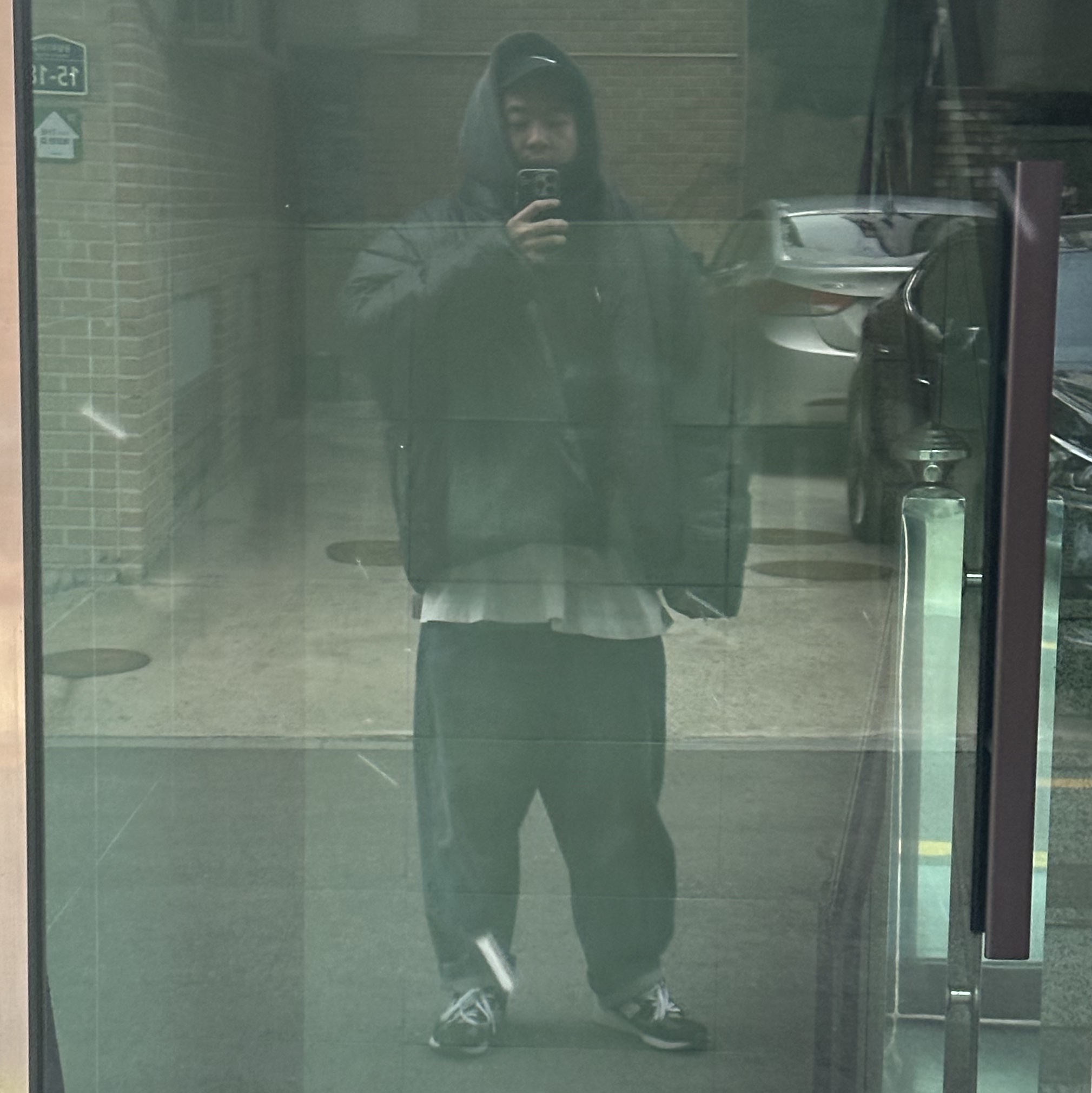 Yeezy Gap Engineered By Balenciaga Dove Long Sleeve T-Shirt White, Punch Drunk Parties Circle Logo Garment Dyed Hoodie Charcoal 착용 스타일