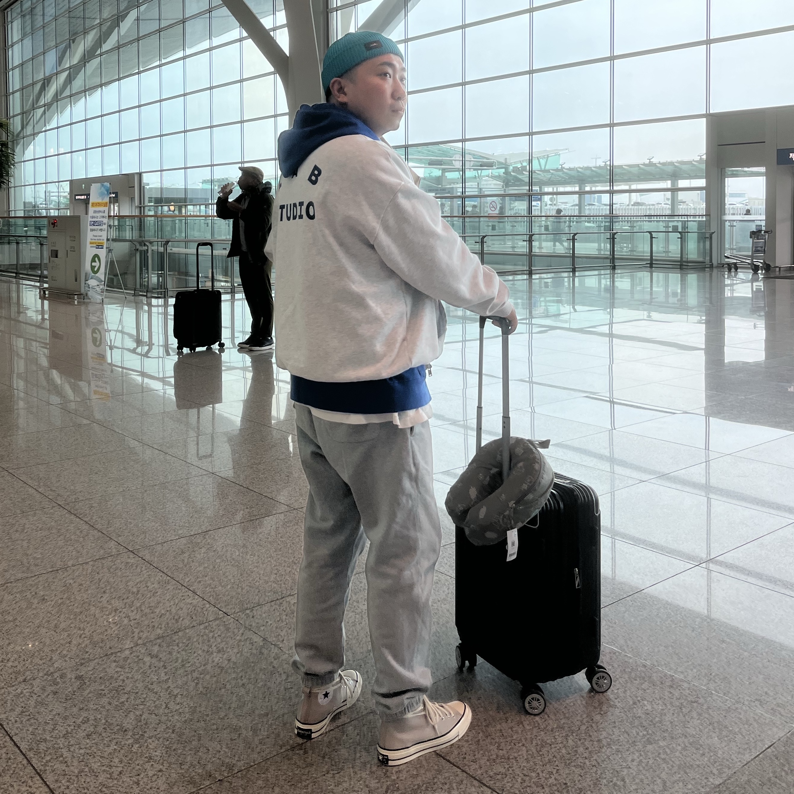 Converse x Fear of God Essentials Chuck 70 Hi Grey, IAB Studio Half Zip Pullover Light Gray 착용 스타일