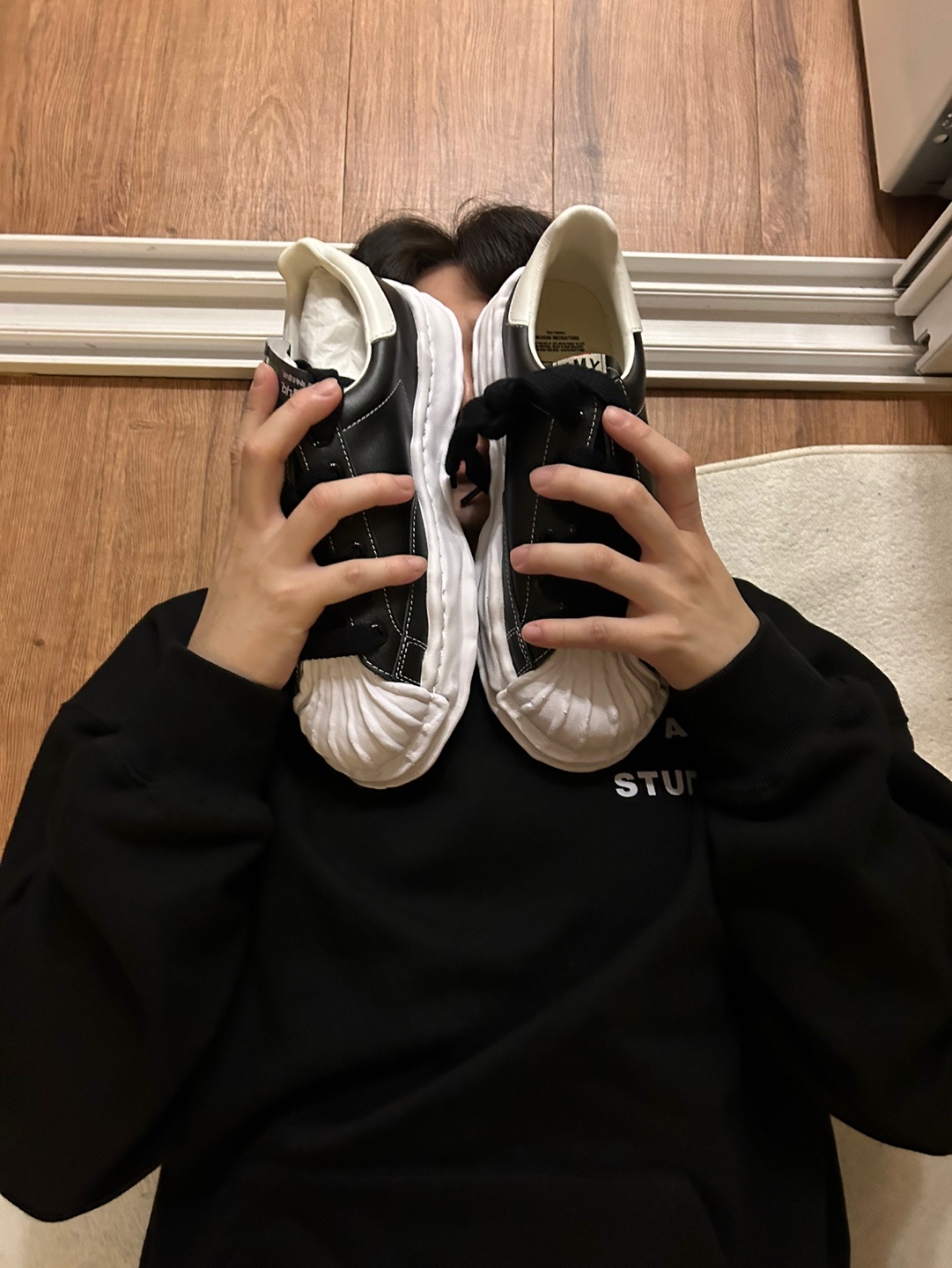 Maison Mihara Yasuhiro Blakey OG Sole Leather Low-top Sneakers Black, IAB Studio Hoodie Black White 착용 스타일