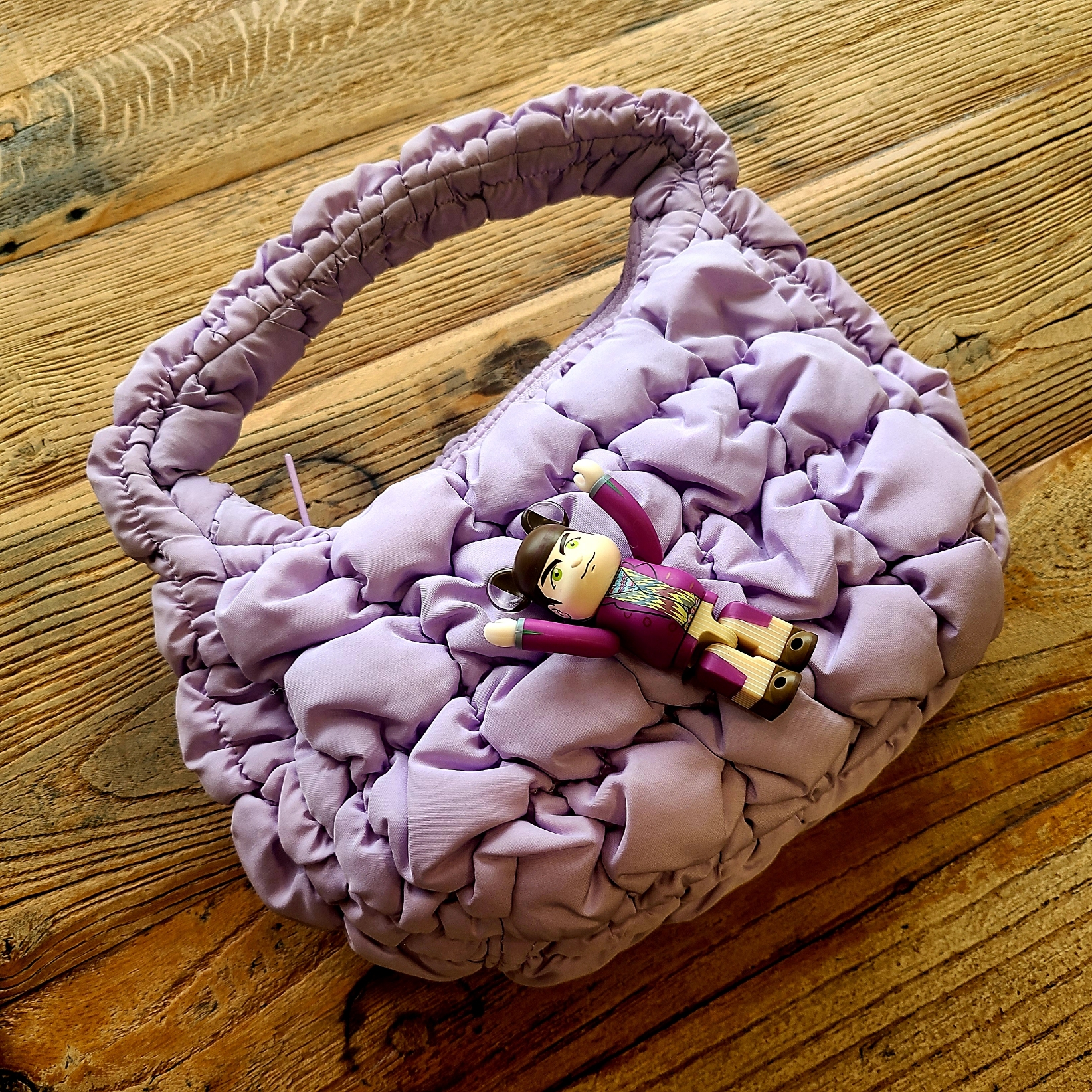 Bearbrick Series 47 Sealed Case 100% (24 Blind Boxes), COS Quilted Micro Bag Purple 착용 스타일