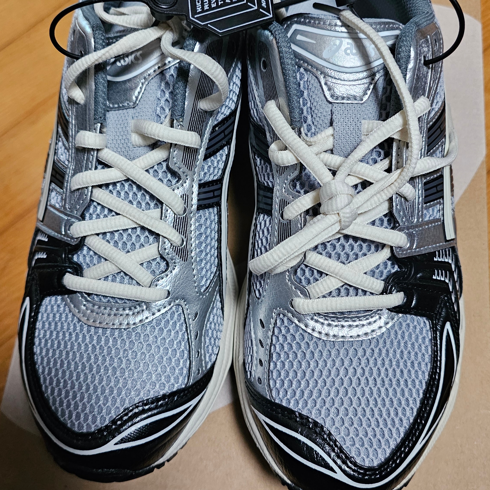 Asics Gel-Kayano 14 Black Glacier Grey 착용 스타일