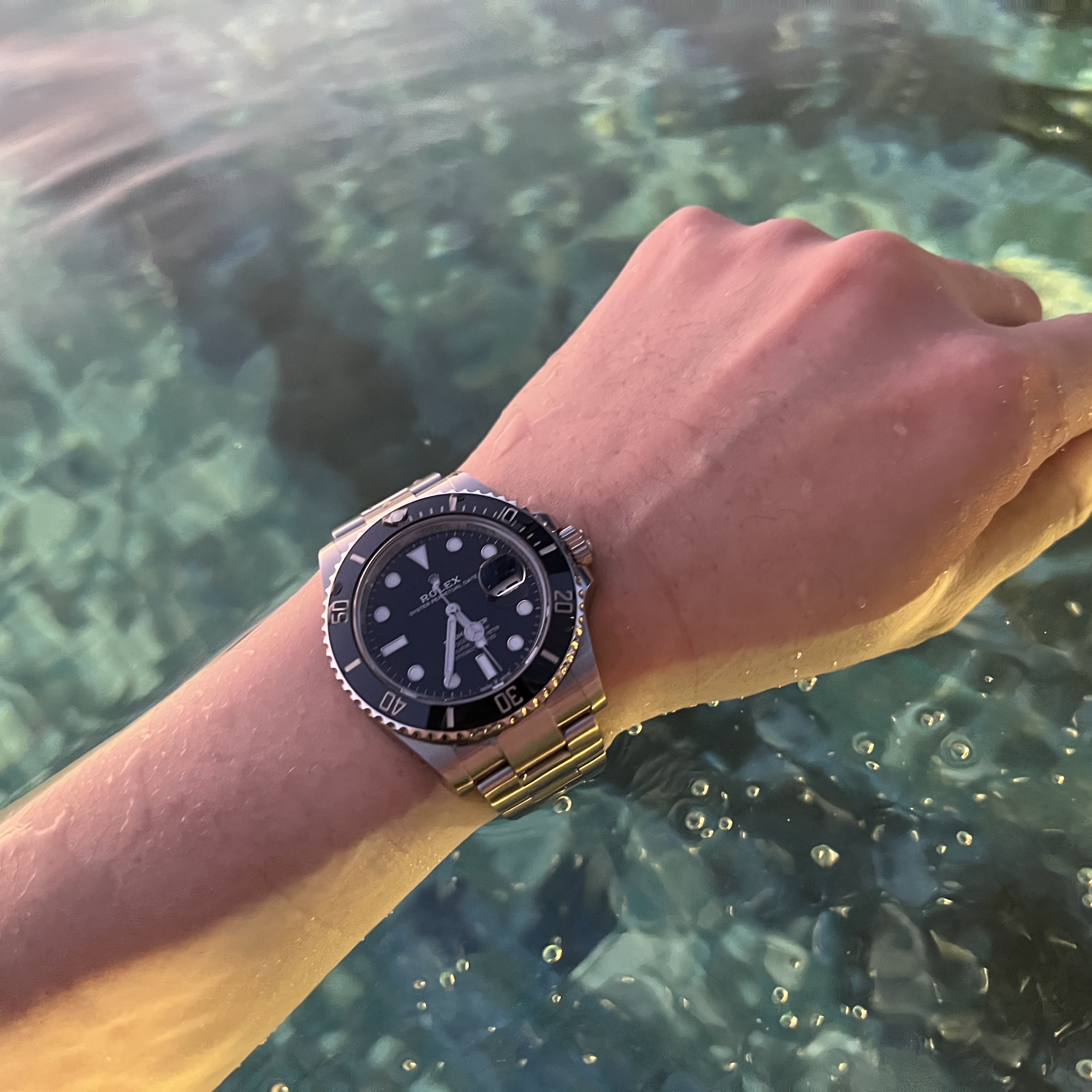 Rolex Submariner Date 41mm 126610LN Black Oyster 착용 스타일