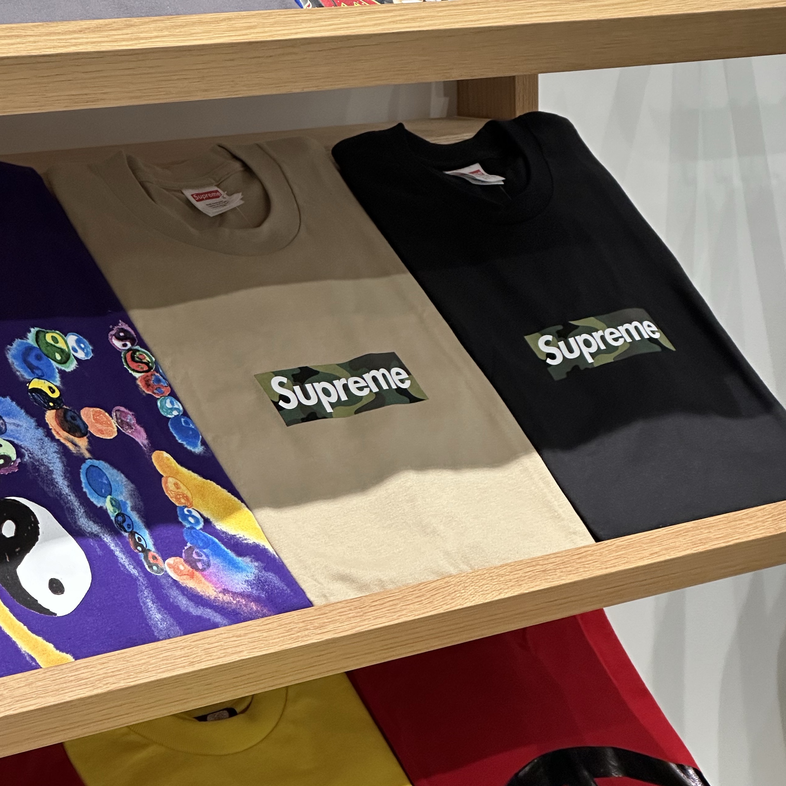 Supreme Box Logo T-Shirt Black - 23FW, Supreme Box Logo T-Shirt Khaki - 23FW 착용 스타일