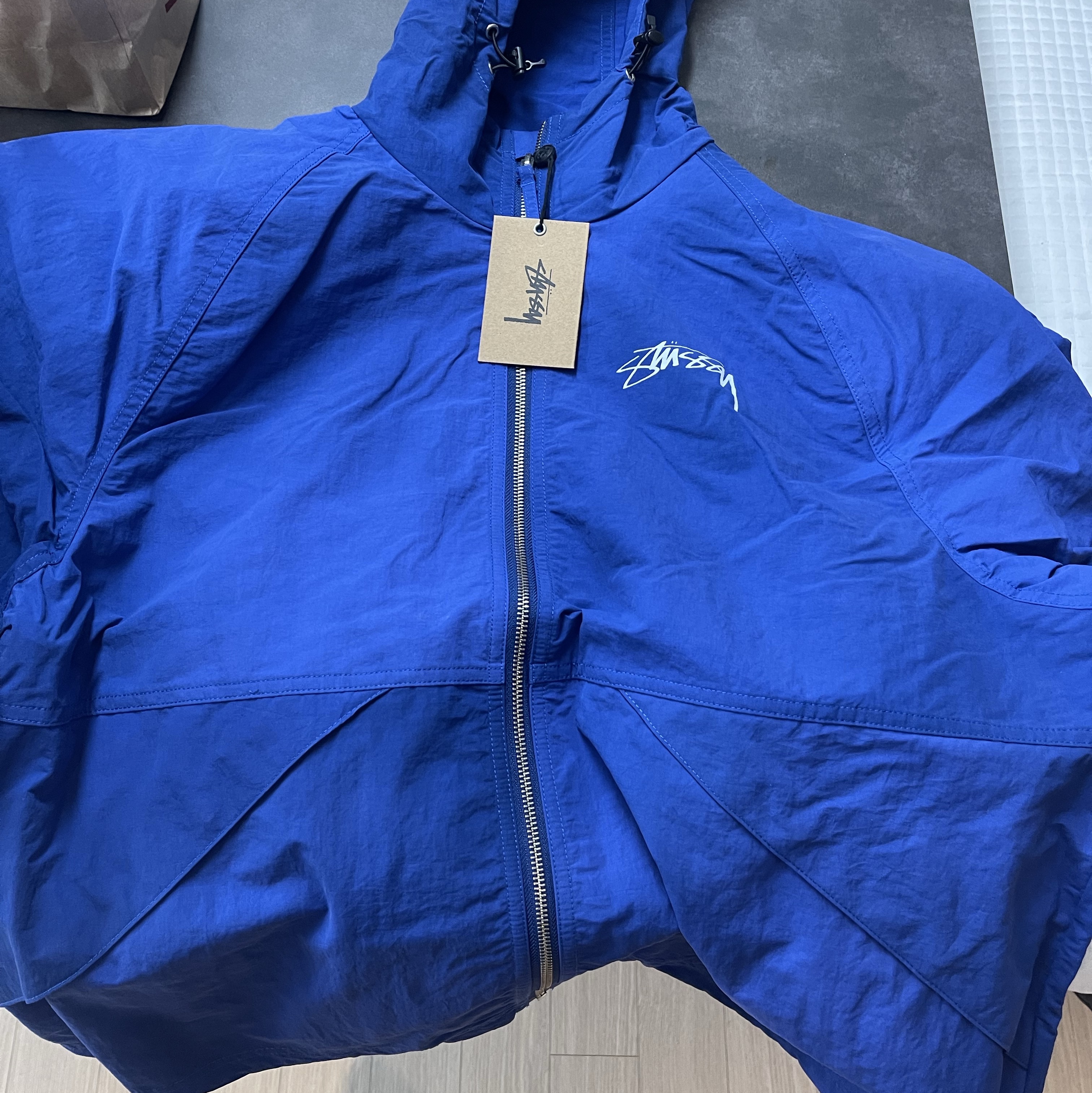 Stussy Wave Dye Beach Shell Jacket Ultramarine 착용 스타일 - 1