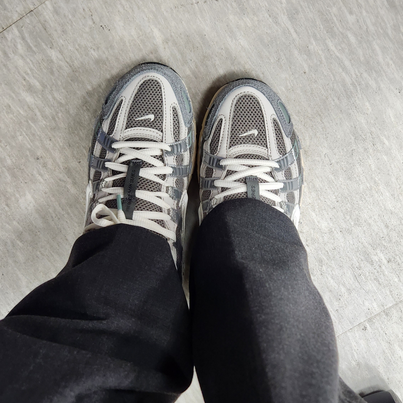 Nike P-6000 Flat Pewter Light Iron Ore 착용 스타일 - 2