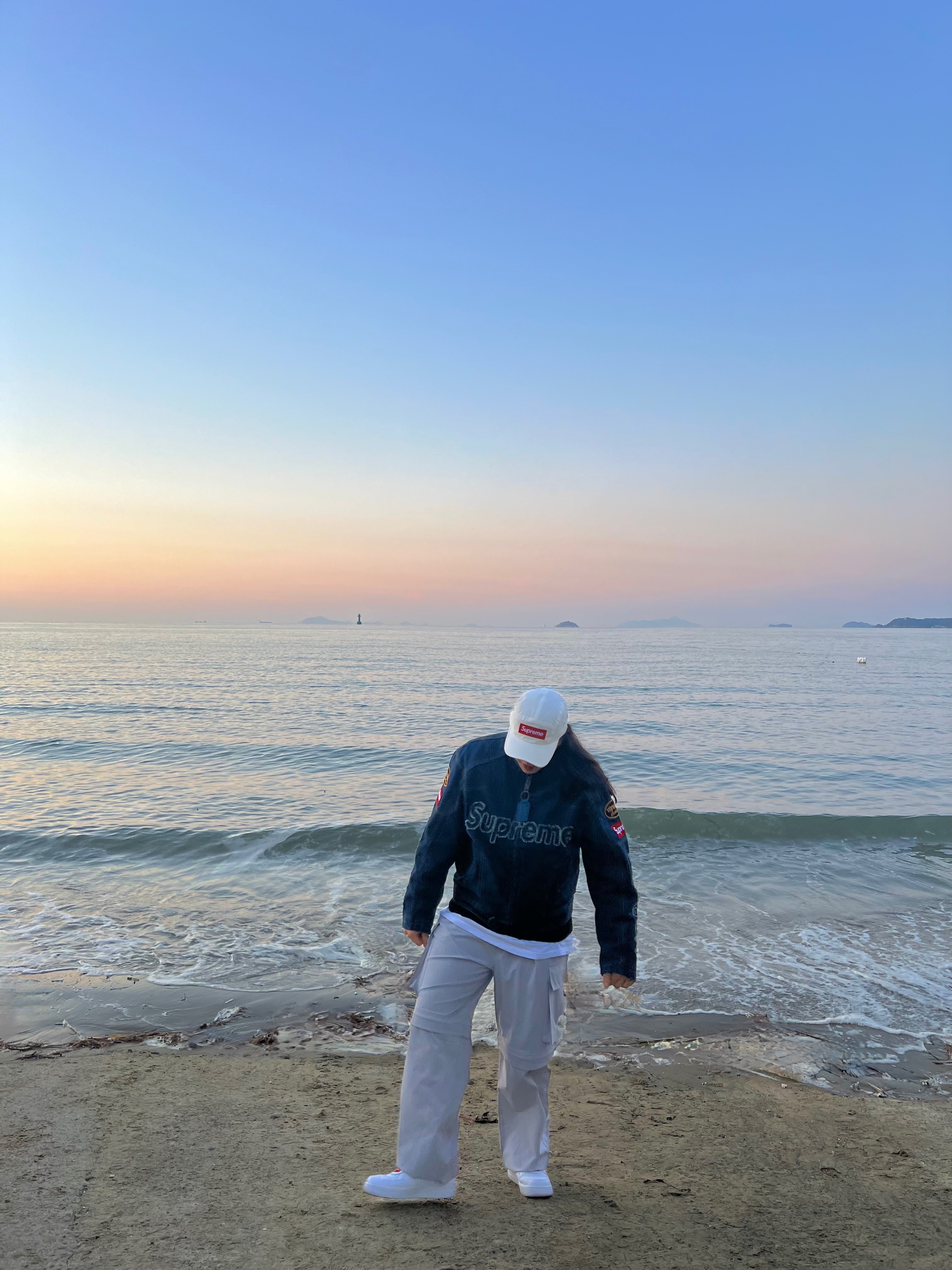 Supreme x Vanson Leathers Cordura Denim Jacket Blue - 22FW, Supreme Ventile Camp Cap White - 23SS 착용 스타일 - 1