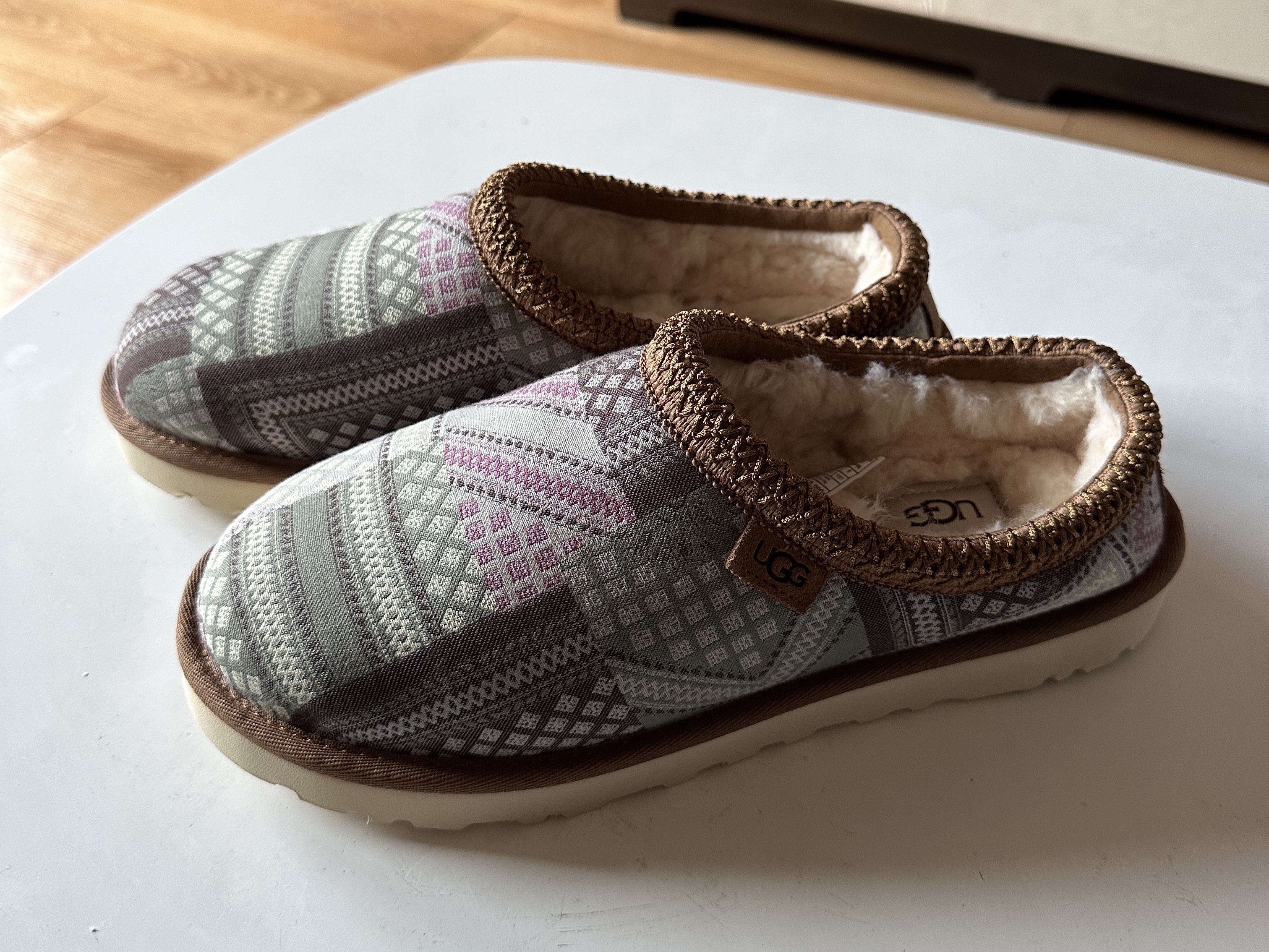 UGG Tasman Taz Sash Multi 착용 스타일 - 2