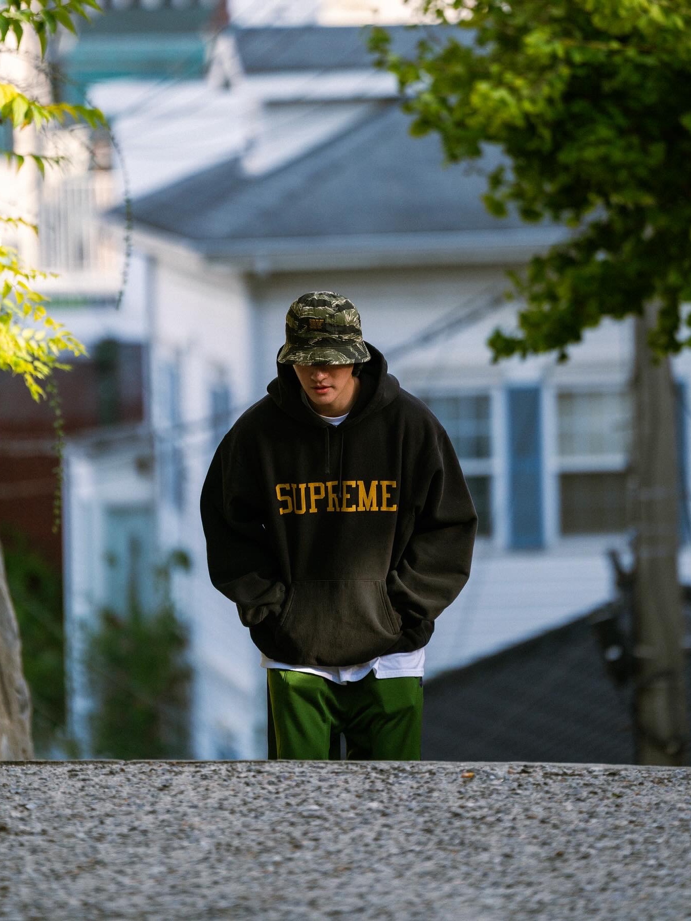 Supreme Varsity Hooded Sweatshirt Black - 23FW, Needles H.D. Track Pants Poly Smooth Ivy Green 착용 스타일 - 2