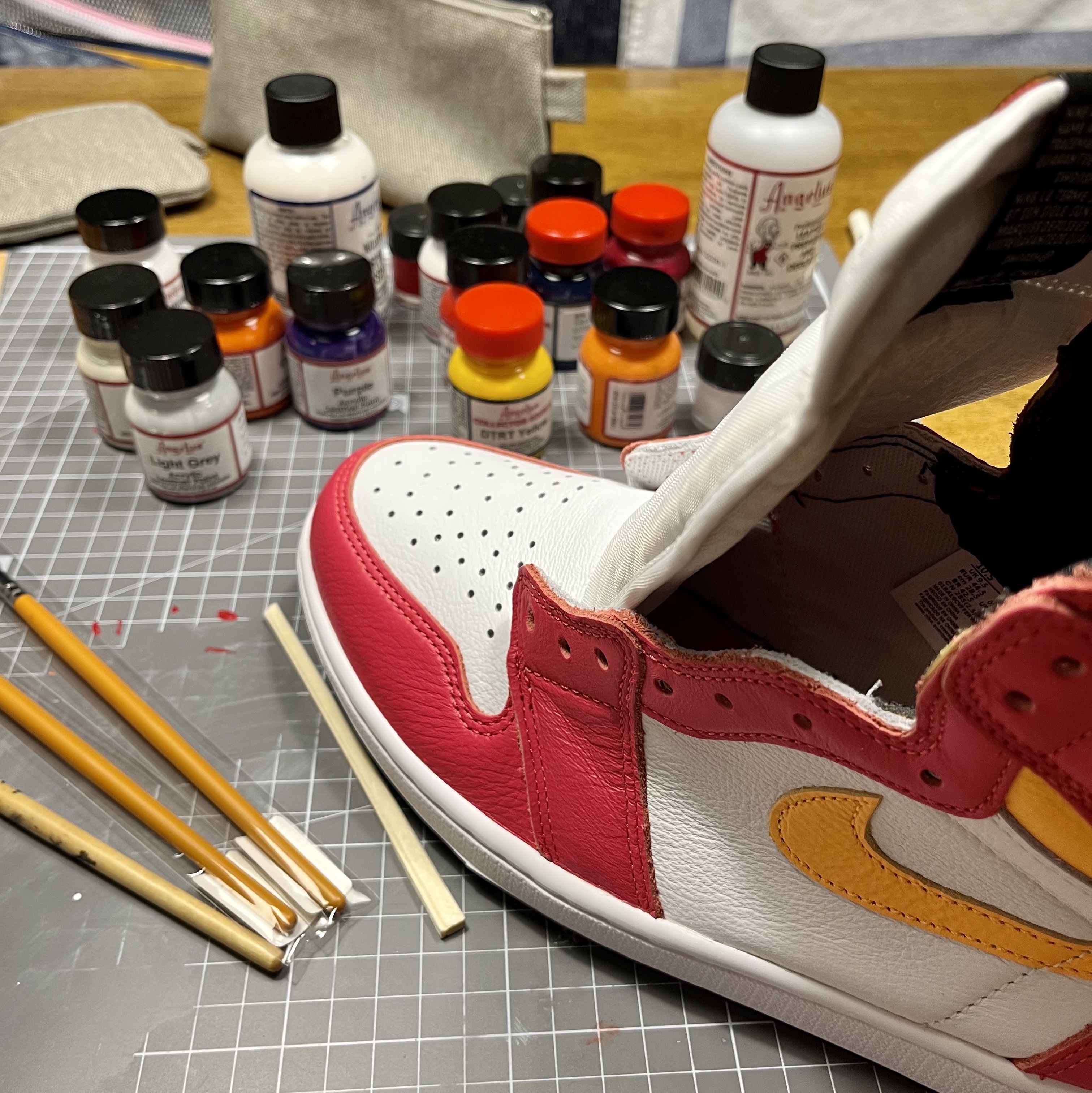 Jordan 1 Retro High OG Light Fusion Red 착용 스타일